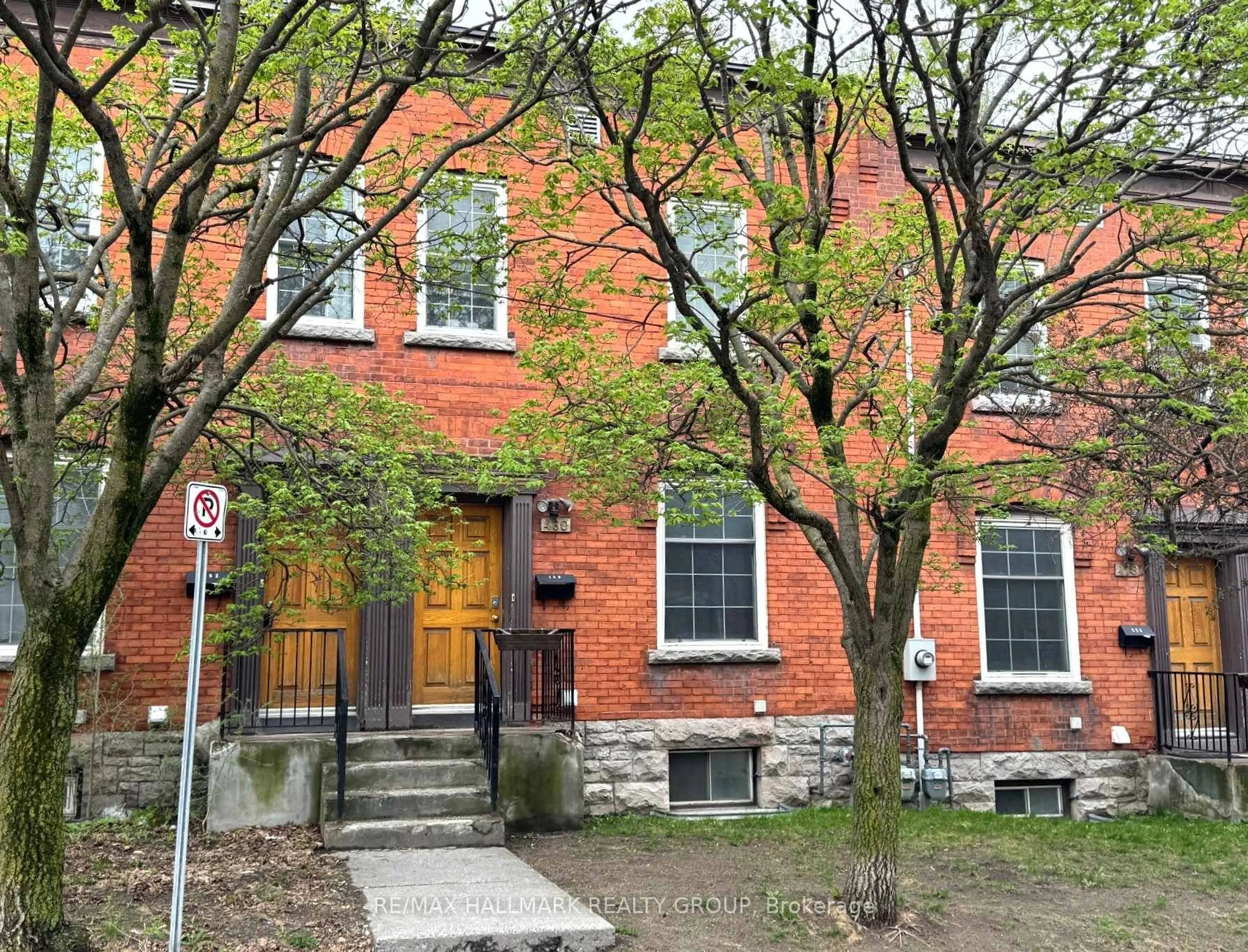 Home with brick exterior material, street for 480 Cumberland St, Ottawa Ontario K1N 7J9