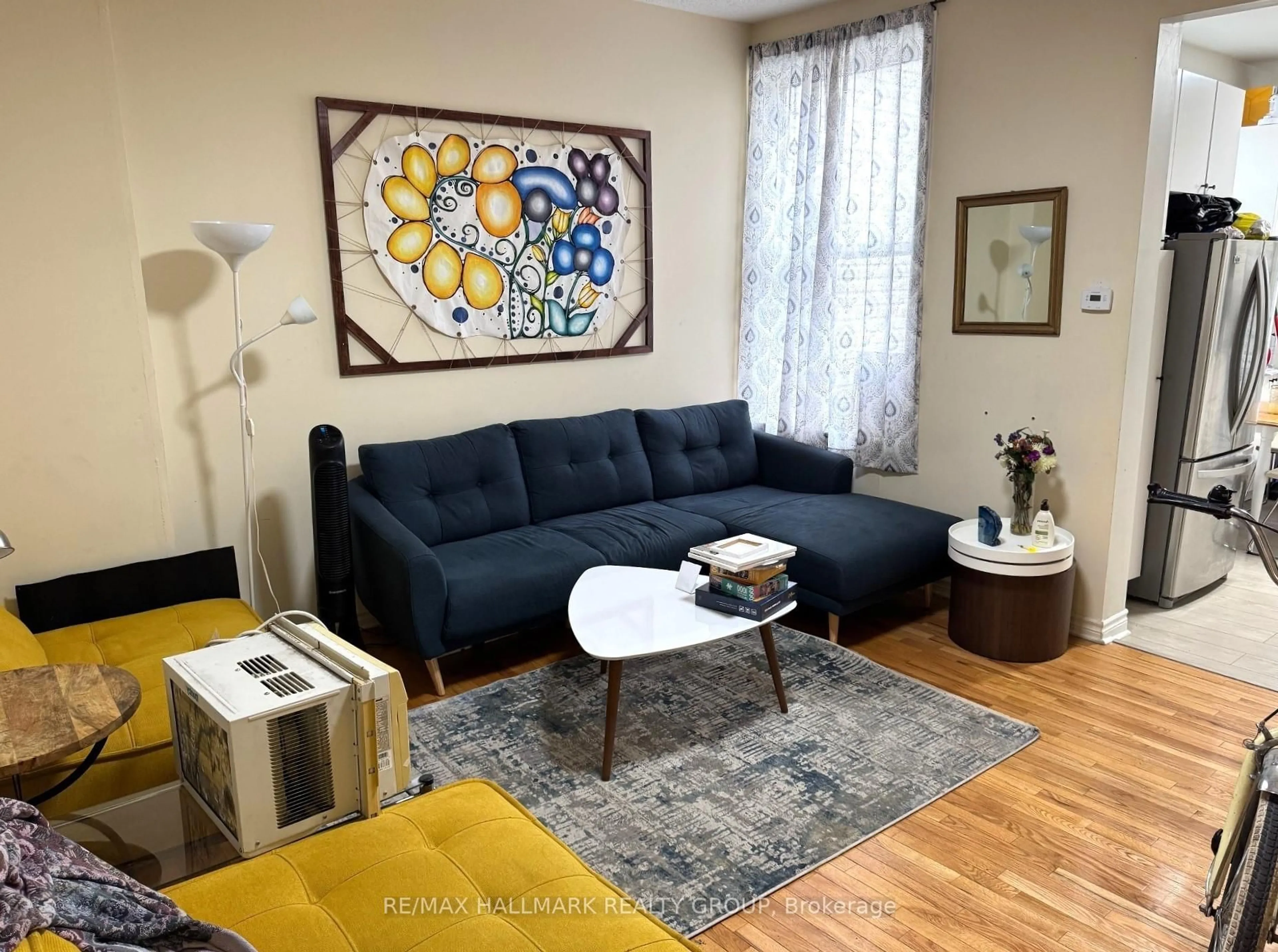 Living room with furniture, wood/laminate floor for 480 Cumberland St, Ottawa Ontario K1N 7J9