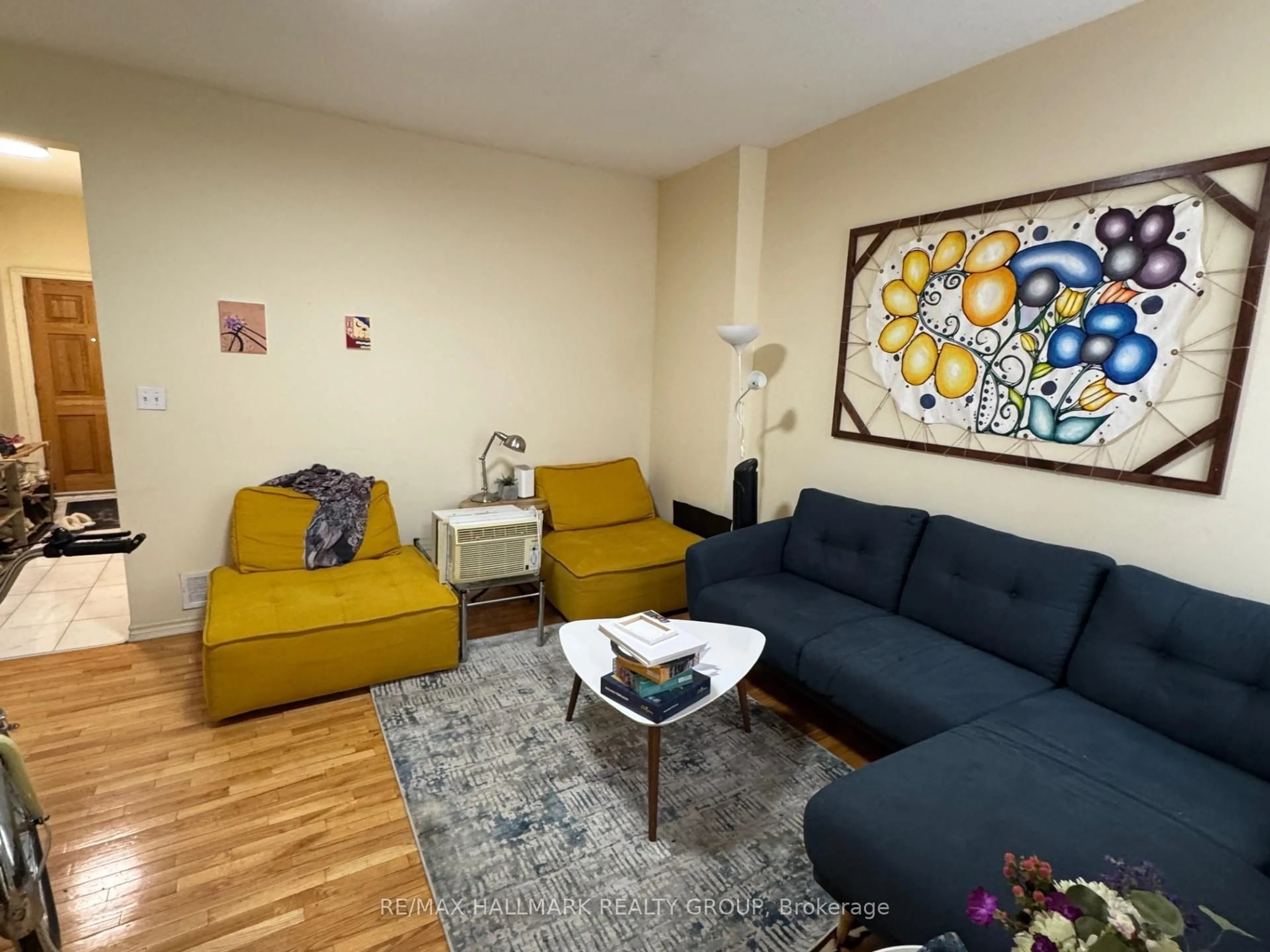 Living room with furniture, unknown for 480 Cumberland St, Ottawa Ontario K1N 7J9