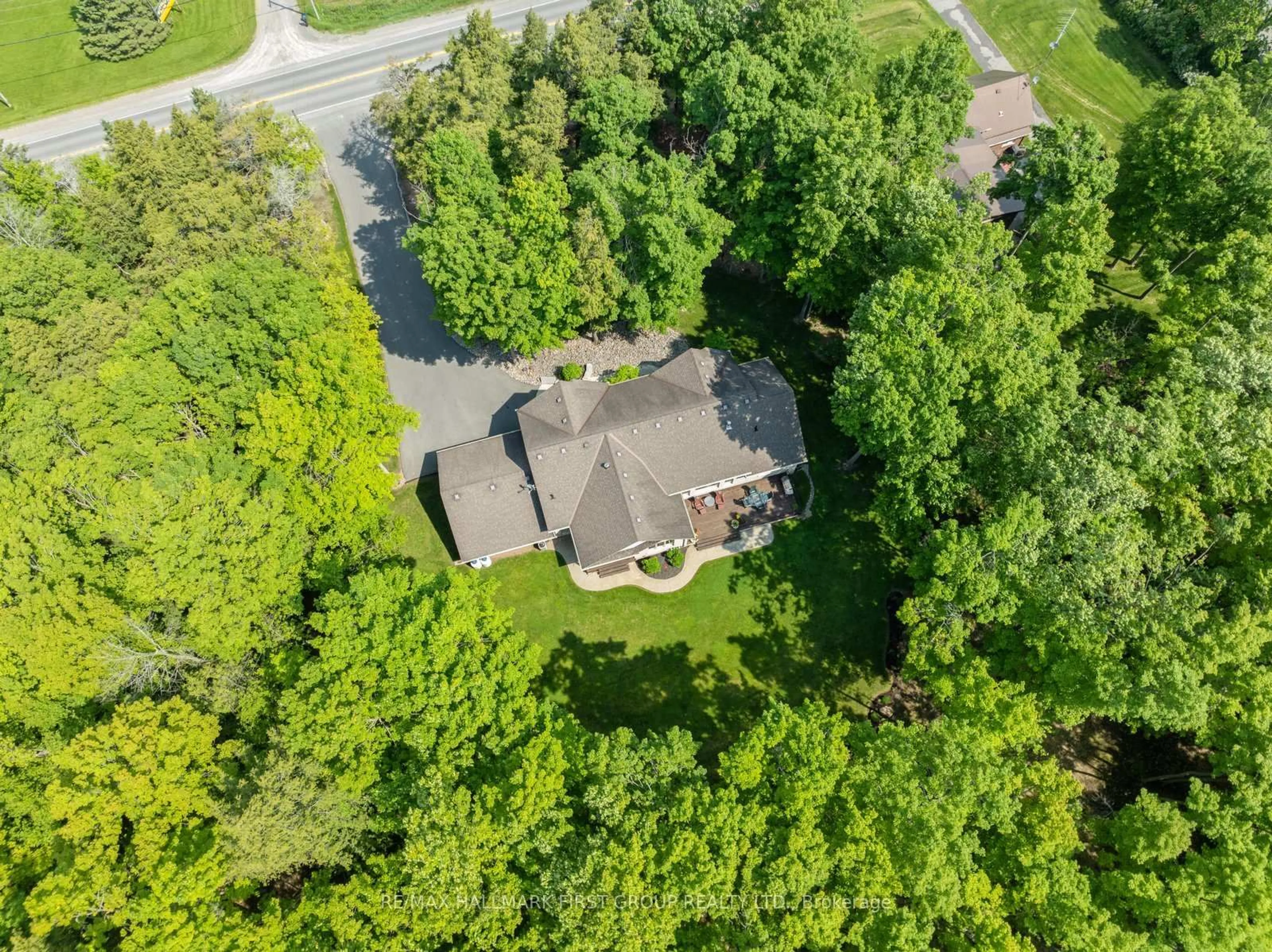 A pic from outside/outdoor area/front of a property/back of a property/a pic from drone, unknown for 2317 Sherbrooke St, Cavan Monaghan Ontario K9J 0E5
