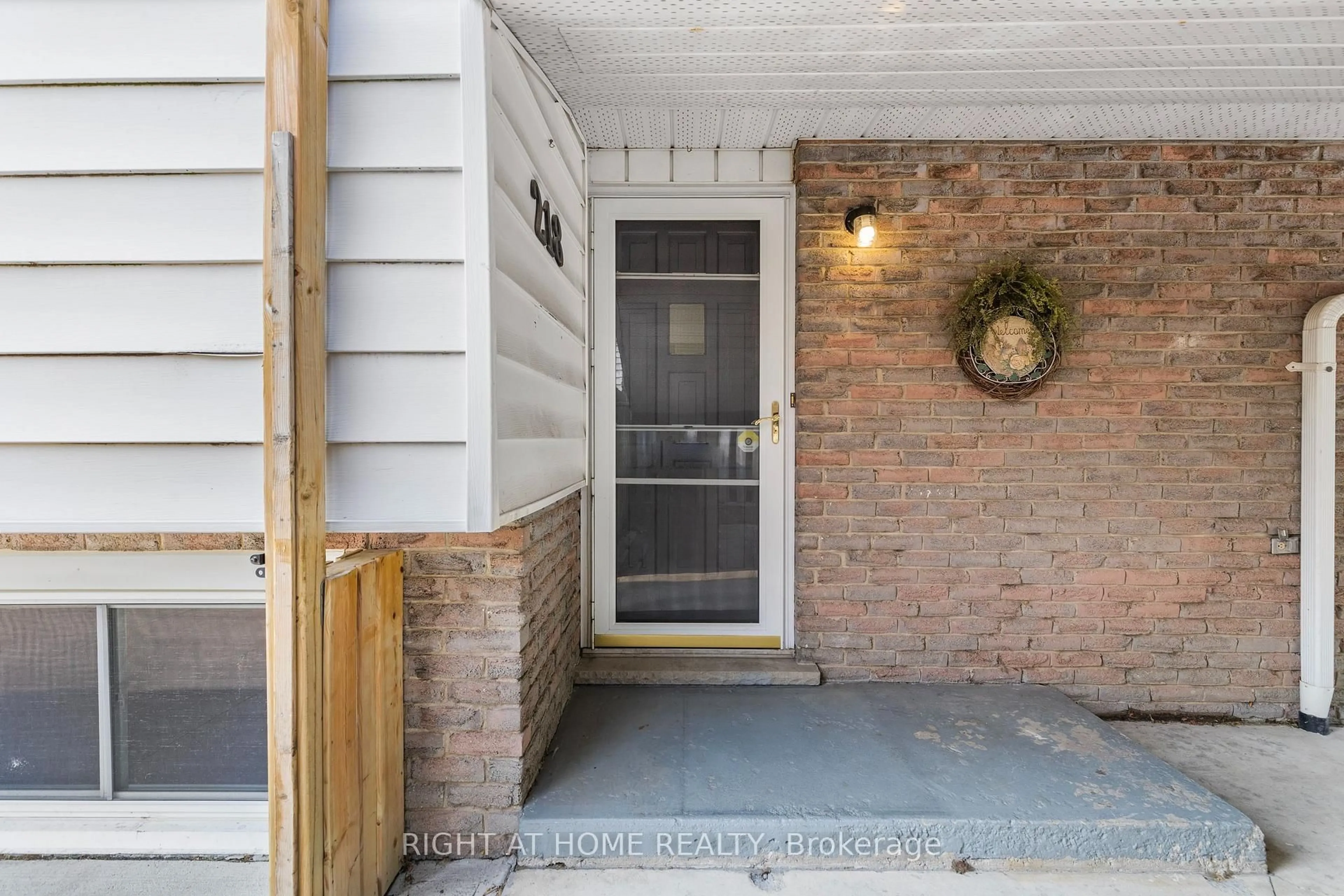 Unknown for 218 St Andrews Dr, Hamilton Ontario L8K 5K3