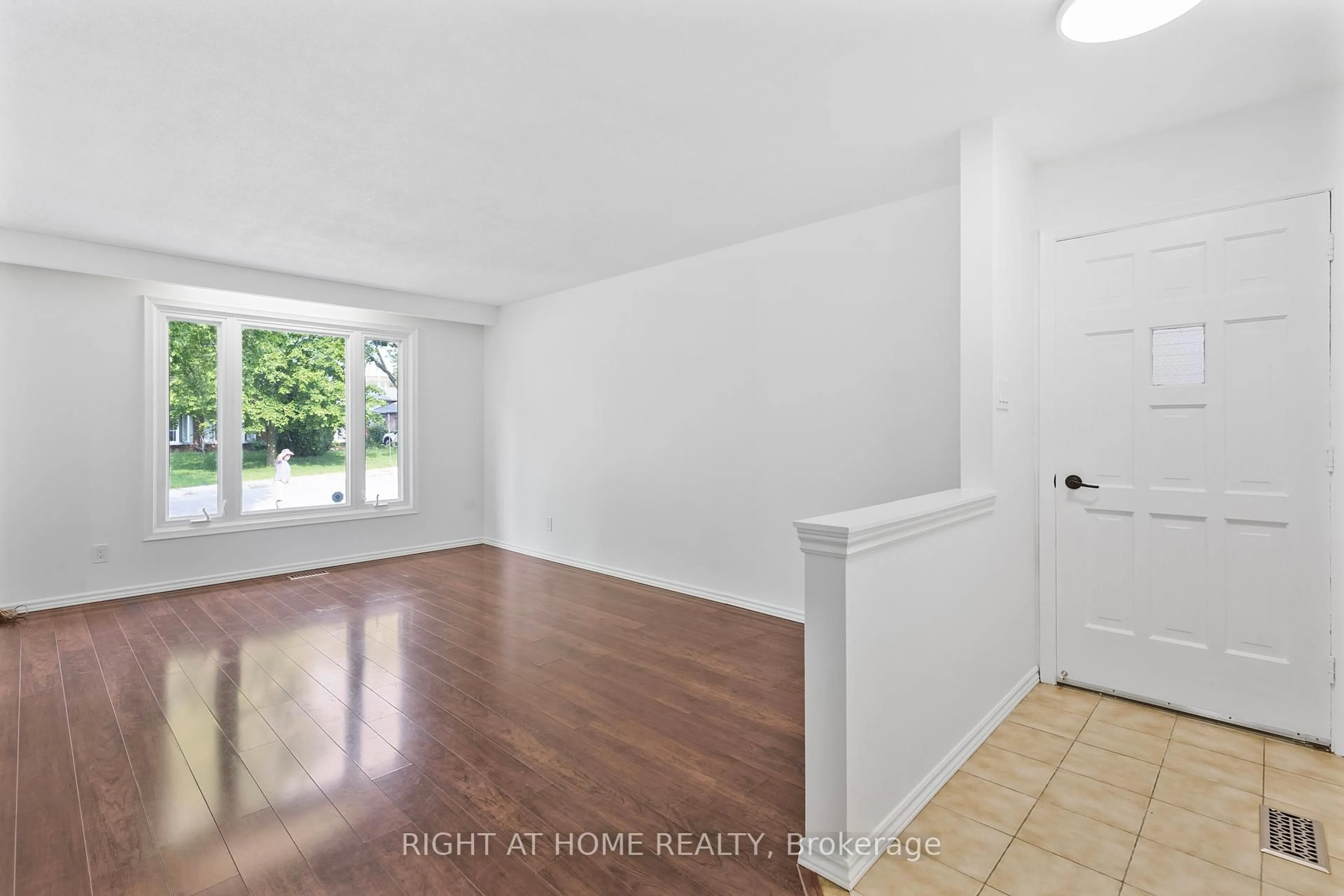 Indoor entryway for 218 St Andrews Dr, Hamilton Ontario L8K 5K3