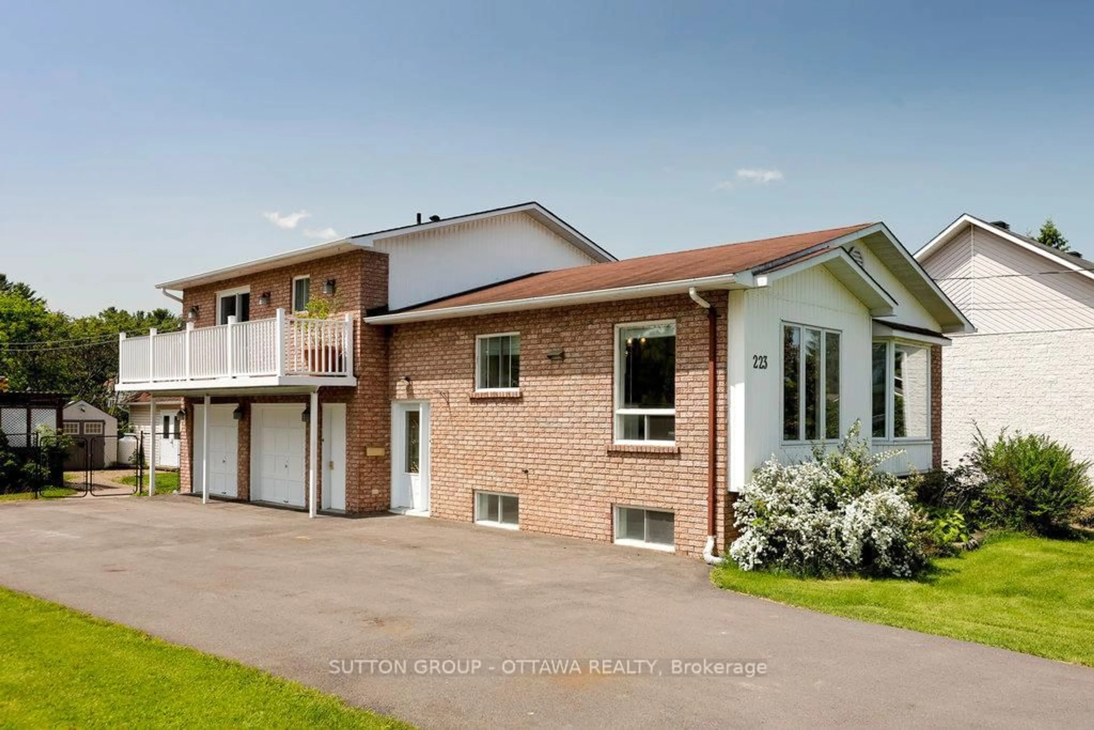 Home with brick exterior material, building for 223 Des Outaouais St, Clarence-Rockland Ontario K4K 1G2