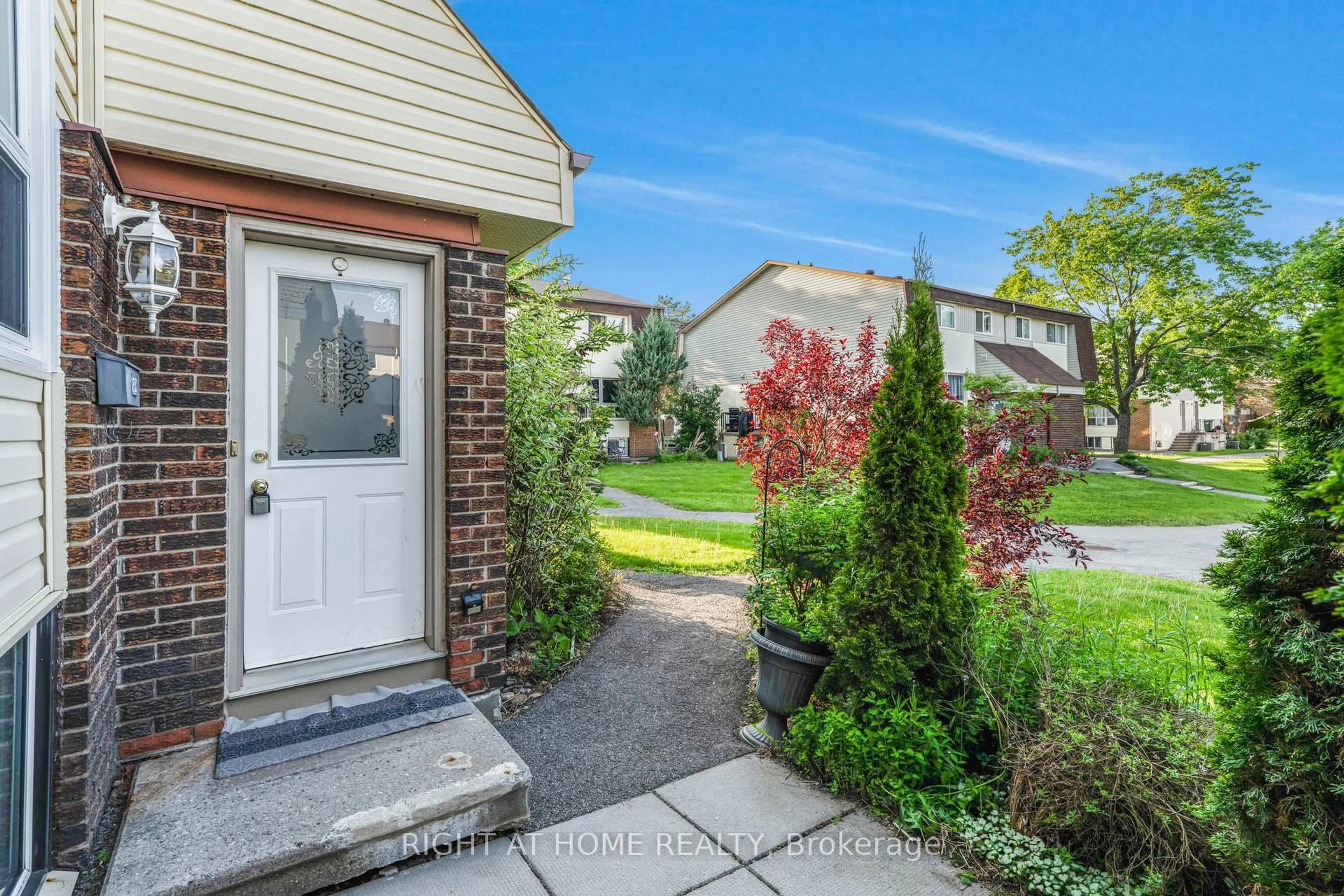 Unknown for 23D Forester Cres, Ottawa Ontario K2H 8Y1