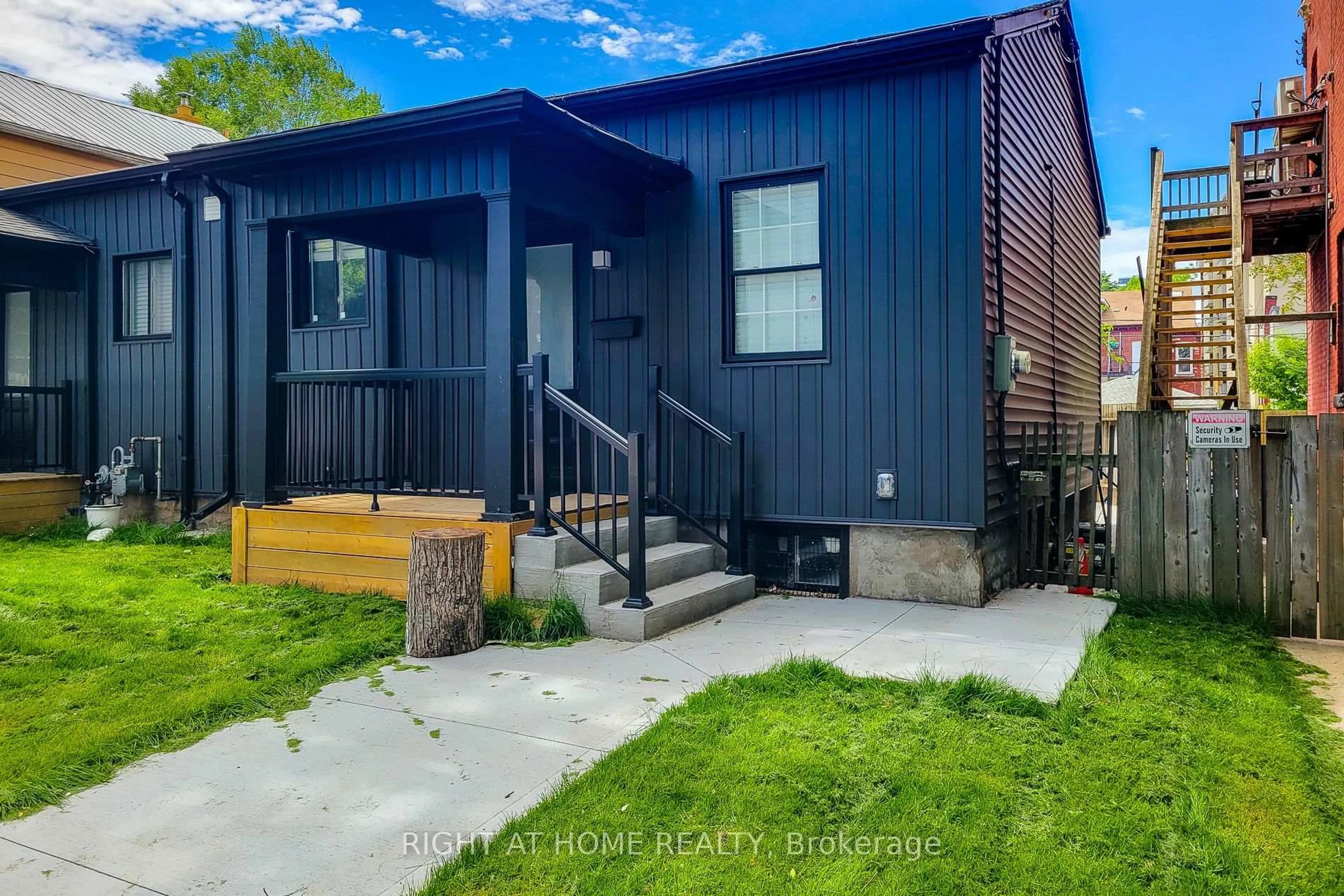 Home with vinyl exterior material, street for 53 West Ave, Hamilton Ontario L8L 5C1