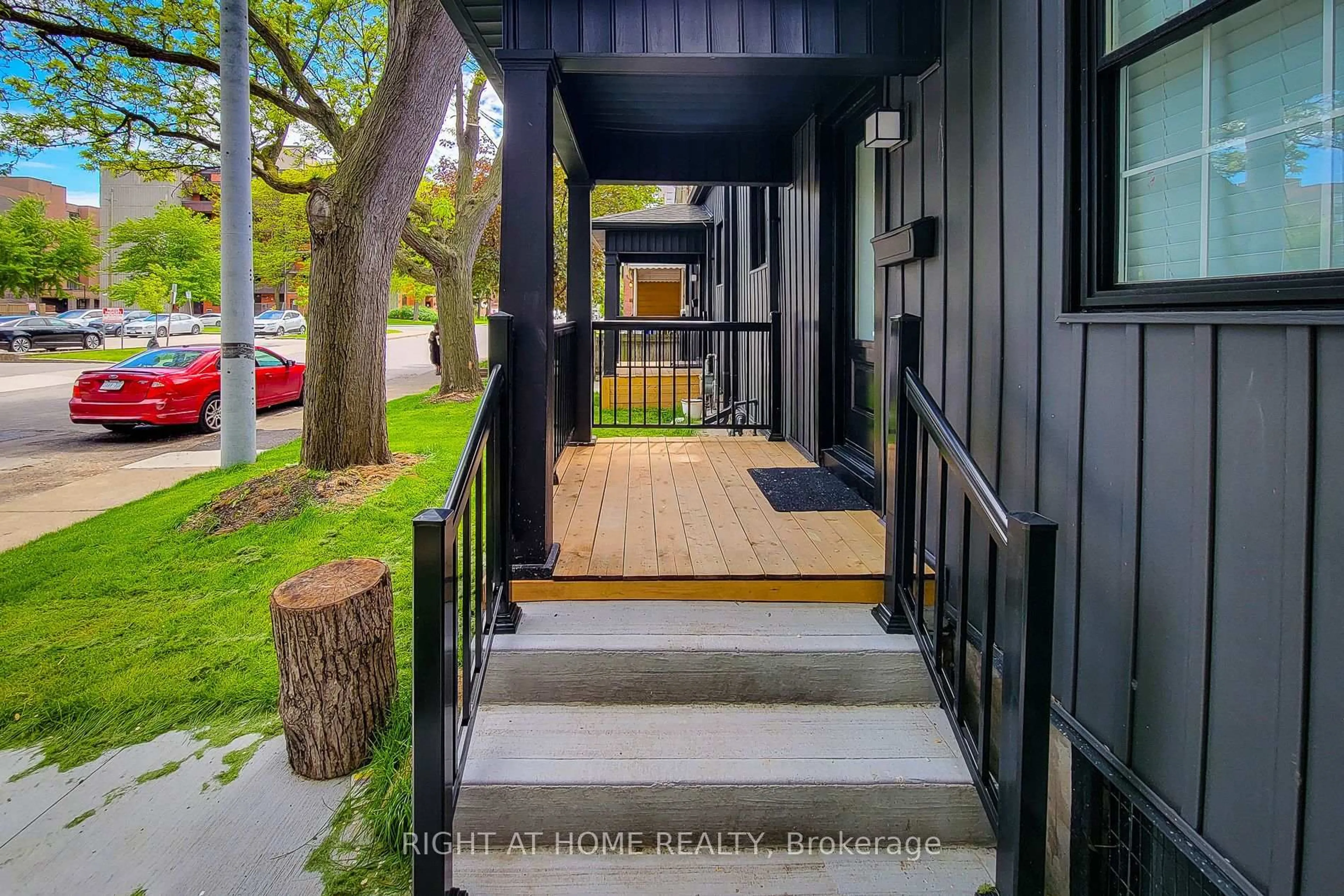 Indoor entryway for 53 West Ave, Hamilton Ontario L8L 5C1