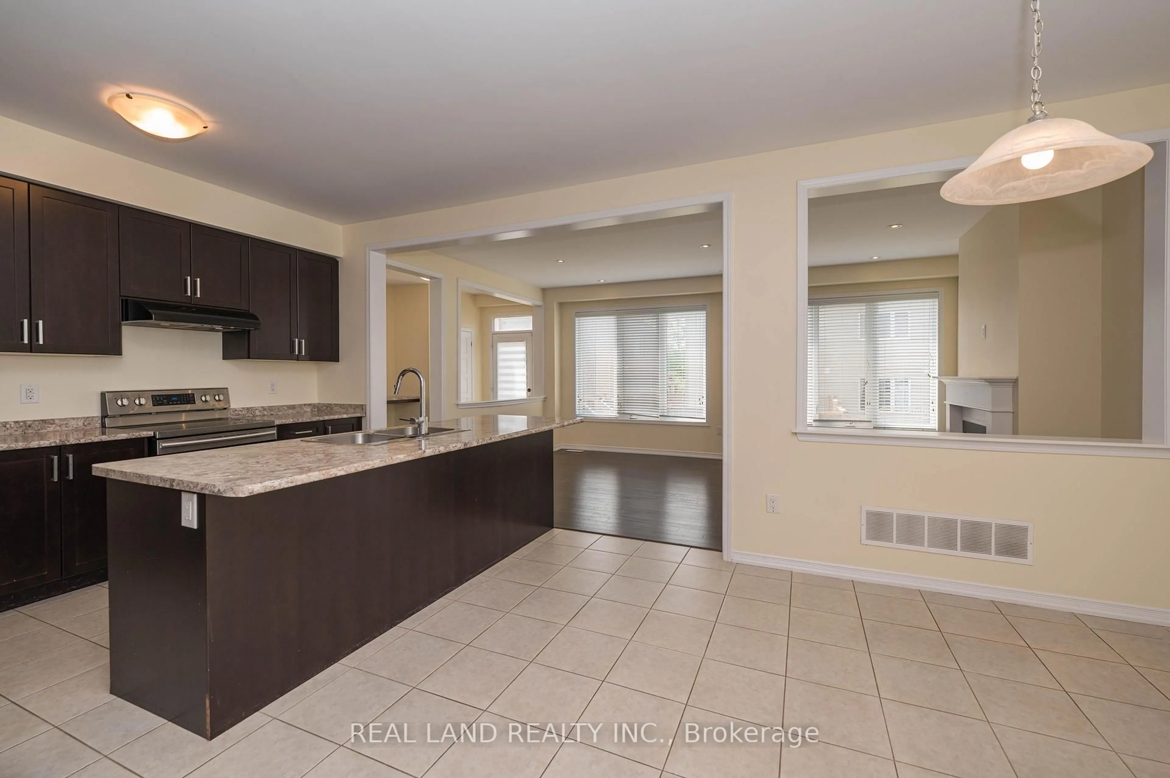 Open concept kitchen, ceramic/tile floor for 7782 Hackberry Tr, Niagara Falls Ontario L2H 3R5