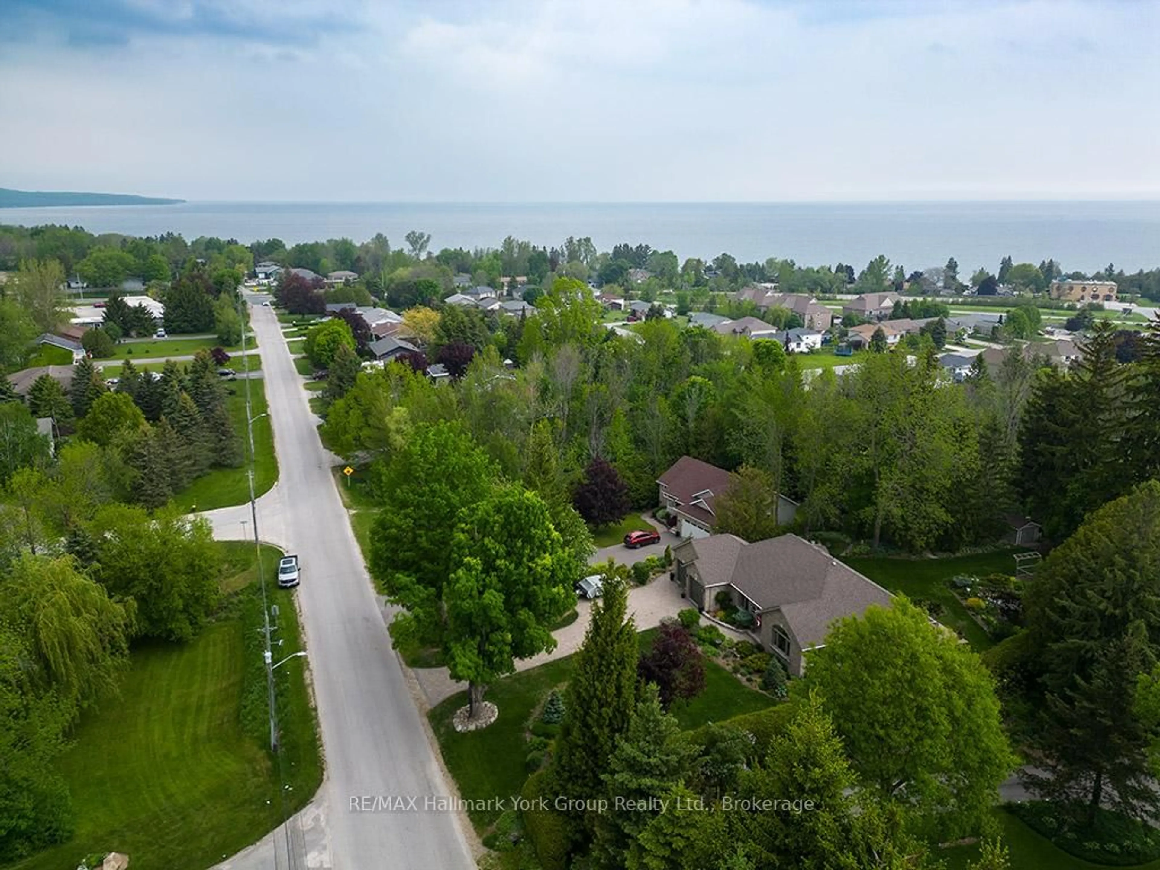 A pic from outside/outdoor area/front of a property/back of a property/a pic from drone, water/lake/river/ocean view for 515 Ridge Rd, Meaford Ontario N4L 1L9