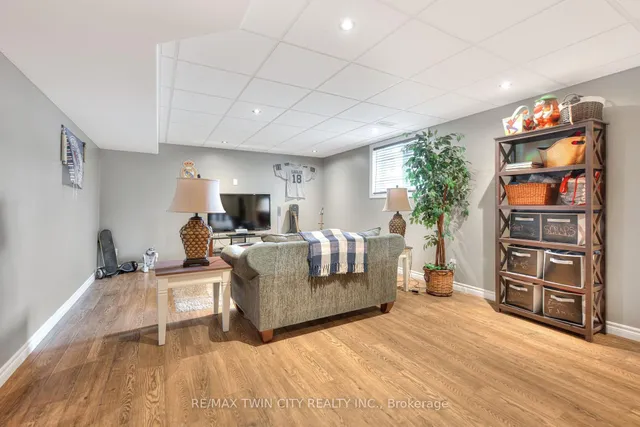 Additional property image - 533 Terrington Cres