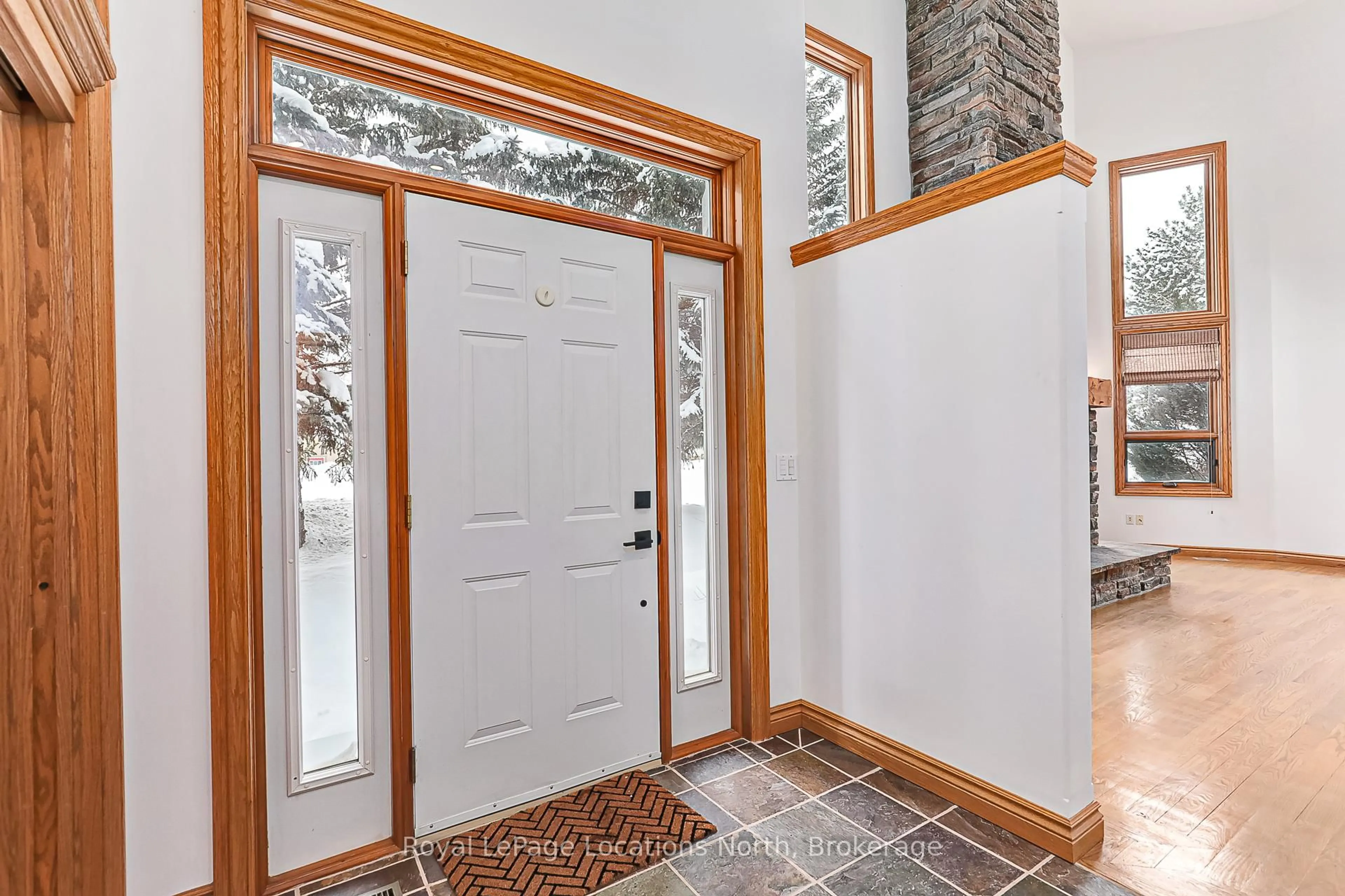 Indoor entryway for 137 Pioneer Lane, Blue Mountains Ontario L9Y 0M7