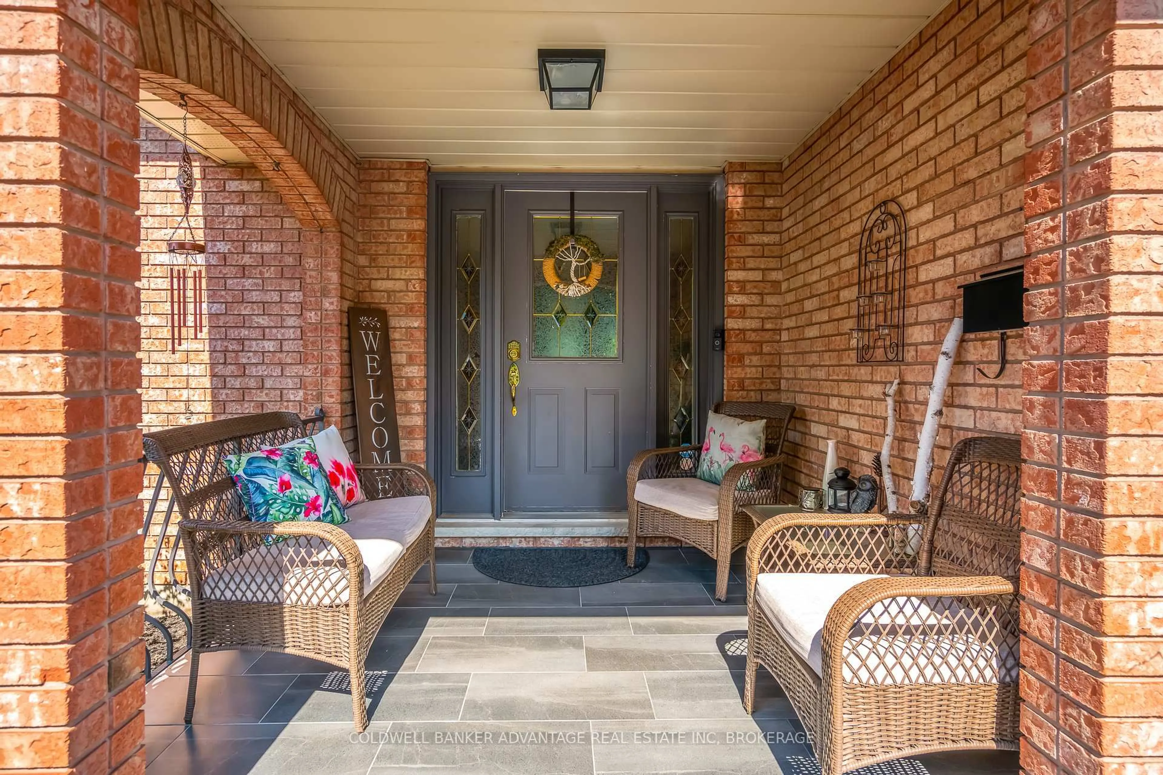 Indoor entryway for 22 Vinemount Dr, Pelham Ontario L0S 1E5