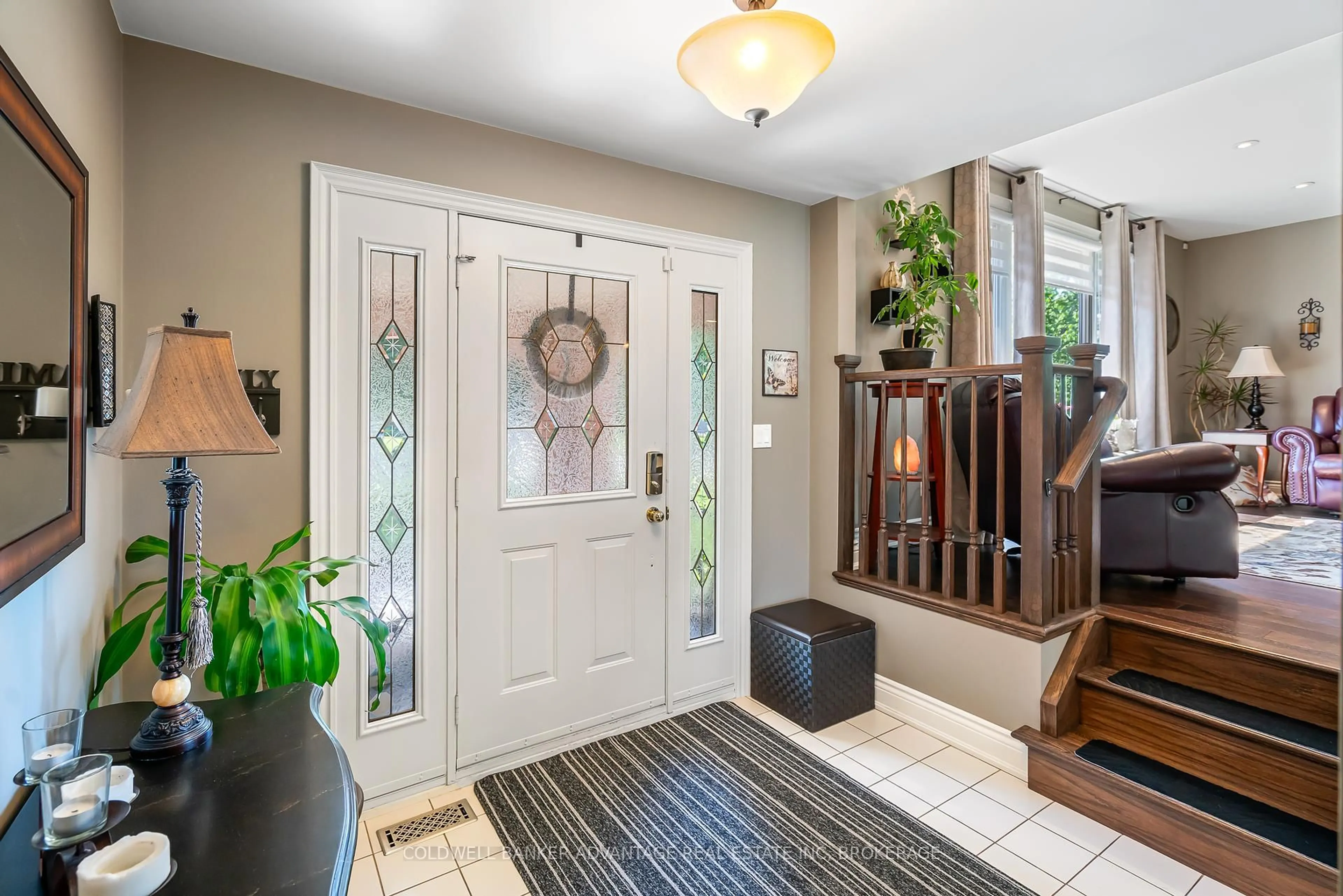 Indoor entryway for 22 Vinemount Dr, Pelham Ontario L0S 1E5