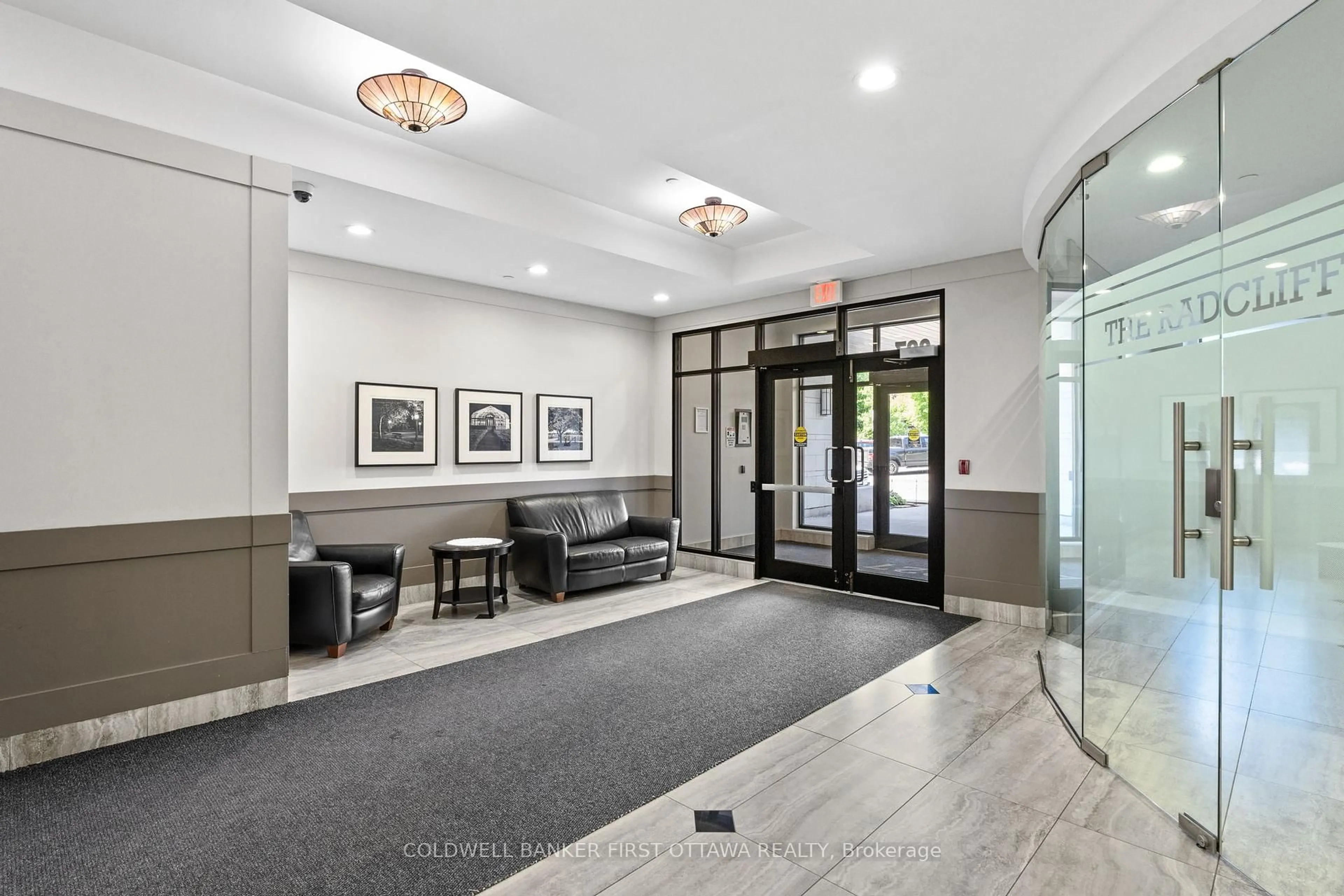 Indoor foyer for 327 BREEZEHILL Ave #705, Ottawa Ontario K1Y 1R6