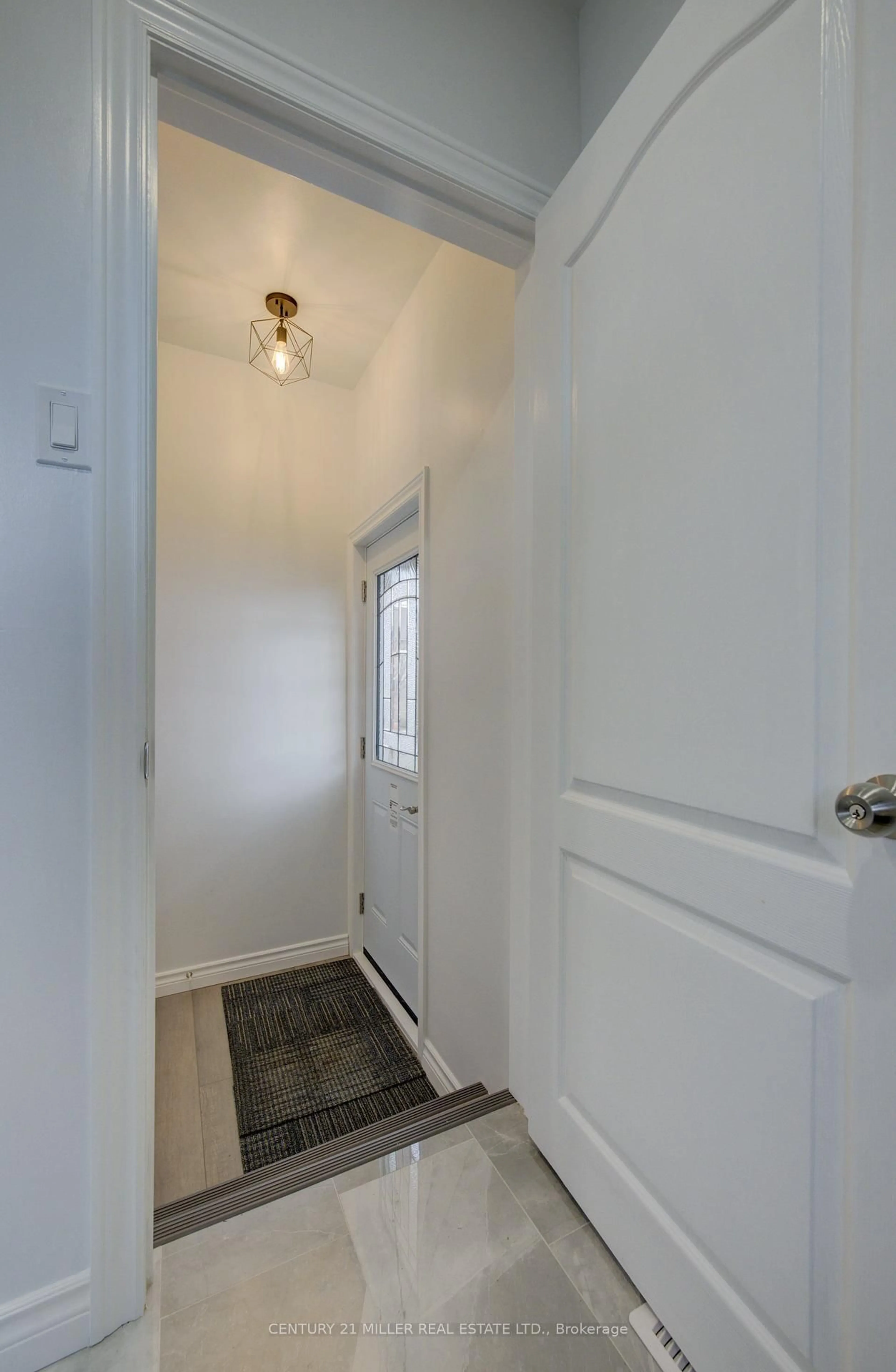 Indoor entryway for 196 Queensdale Ave, Hamilton Ontario L9A 1K9