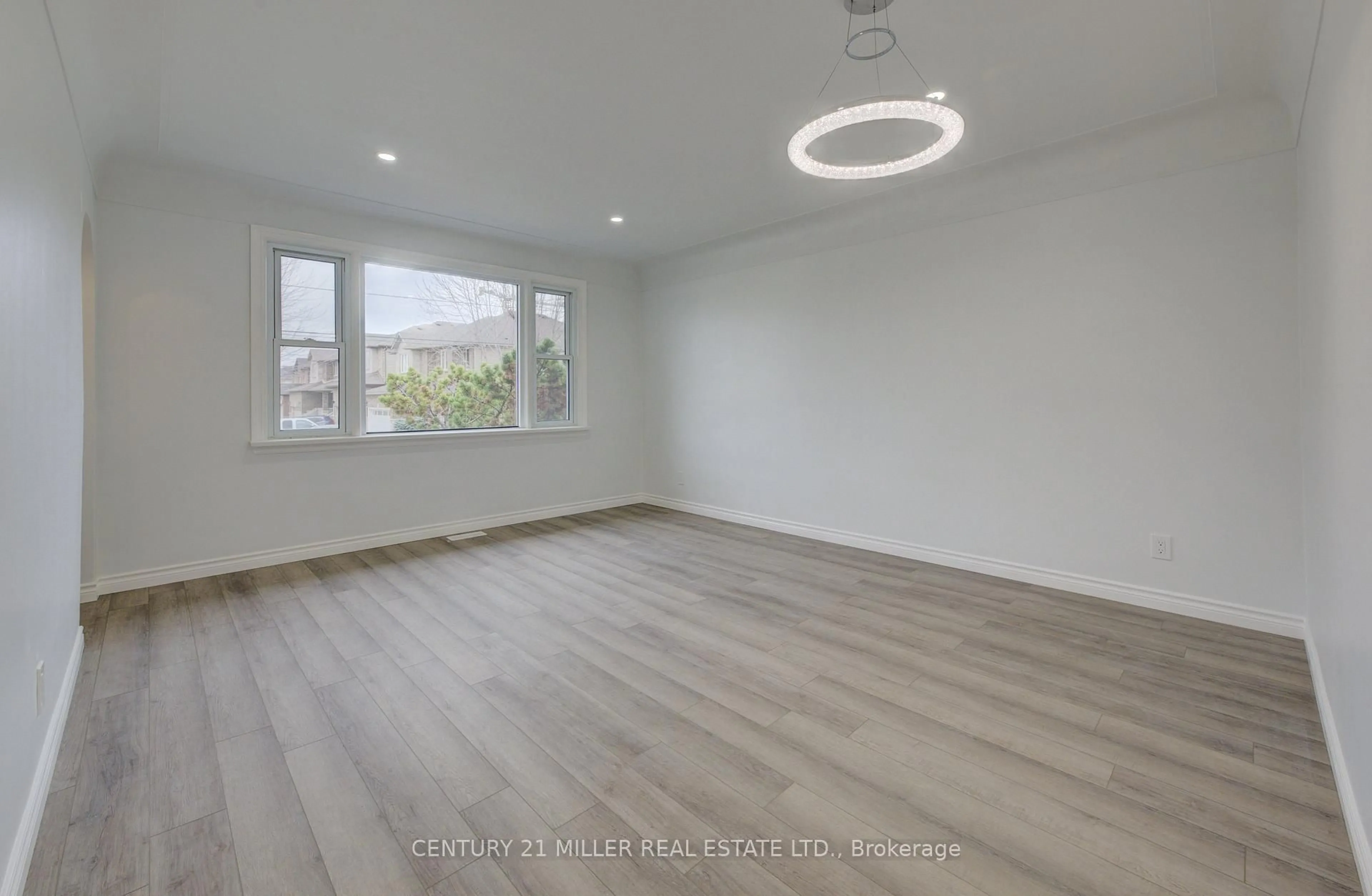 A pic of a room for 196 Queensdale Ave, Hamilton Ontario L9A 1K9