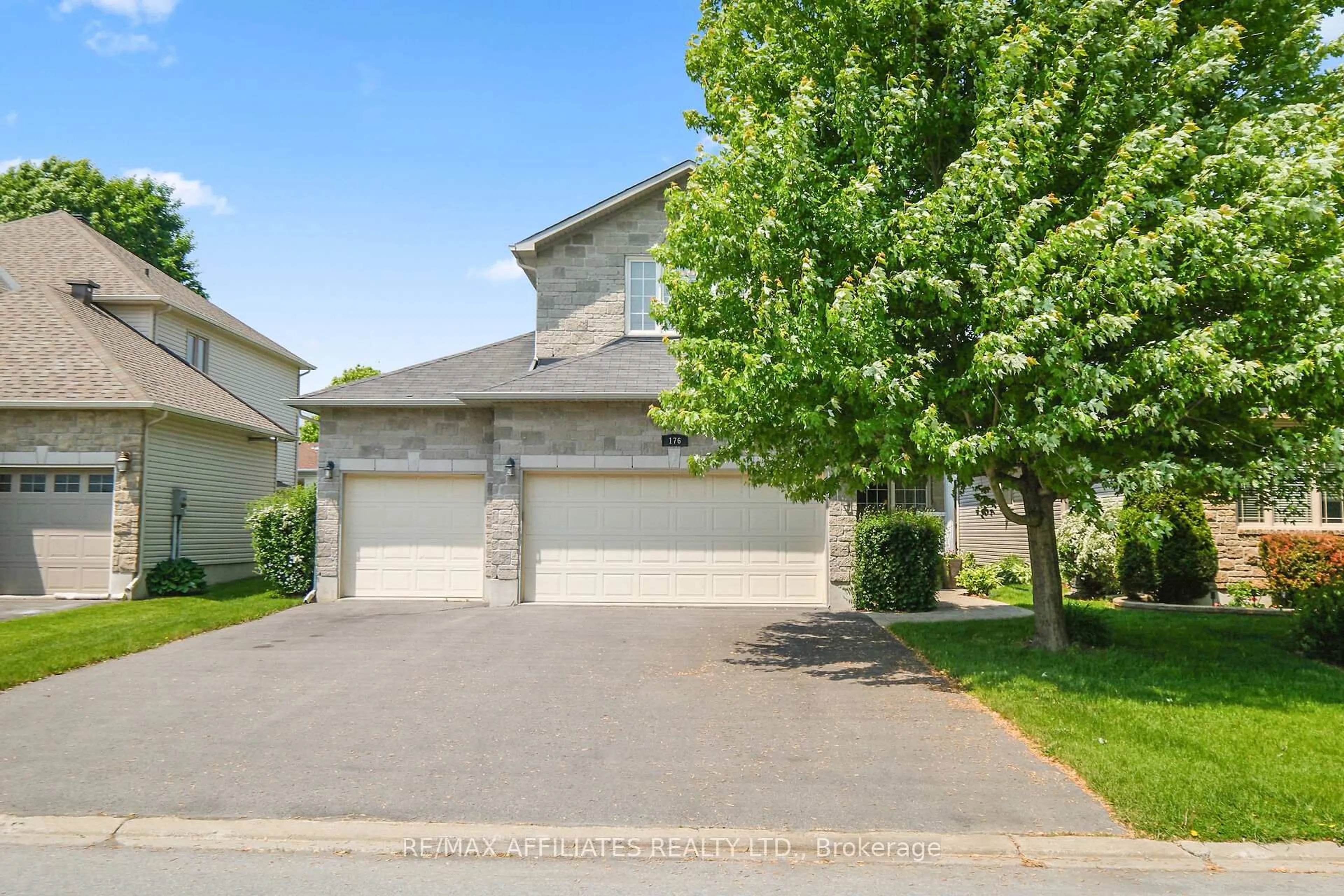 A pic from outside/outdoor area/front of a property/back of a property/a pic from drone, street for 176 Topaze Cres, Clarence-Rockland Ontario K4K 0E2