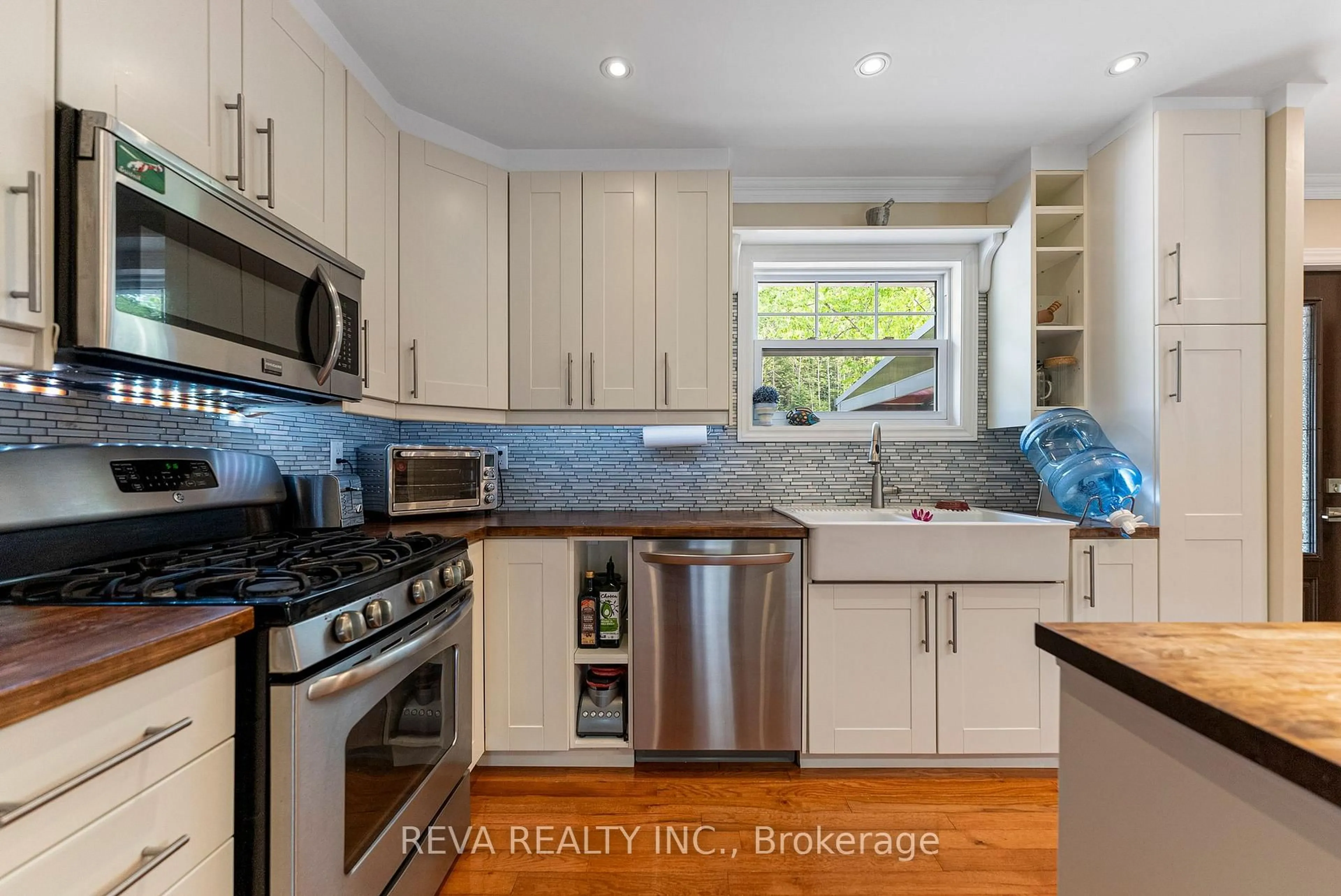 Open concept kitchen, ceramic/tile floor for 38 ANAF Rd, Maynooth Ontario K0L 2S0