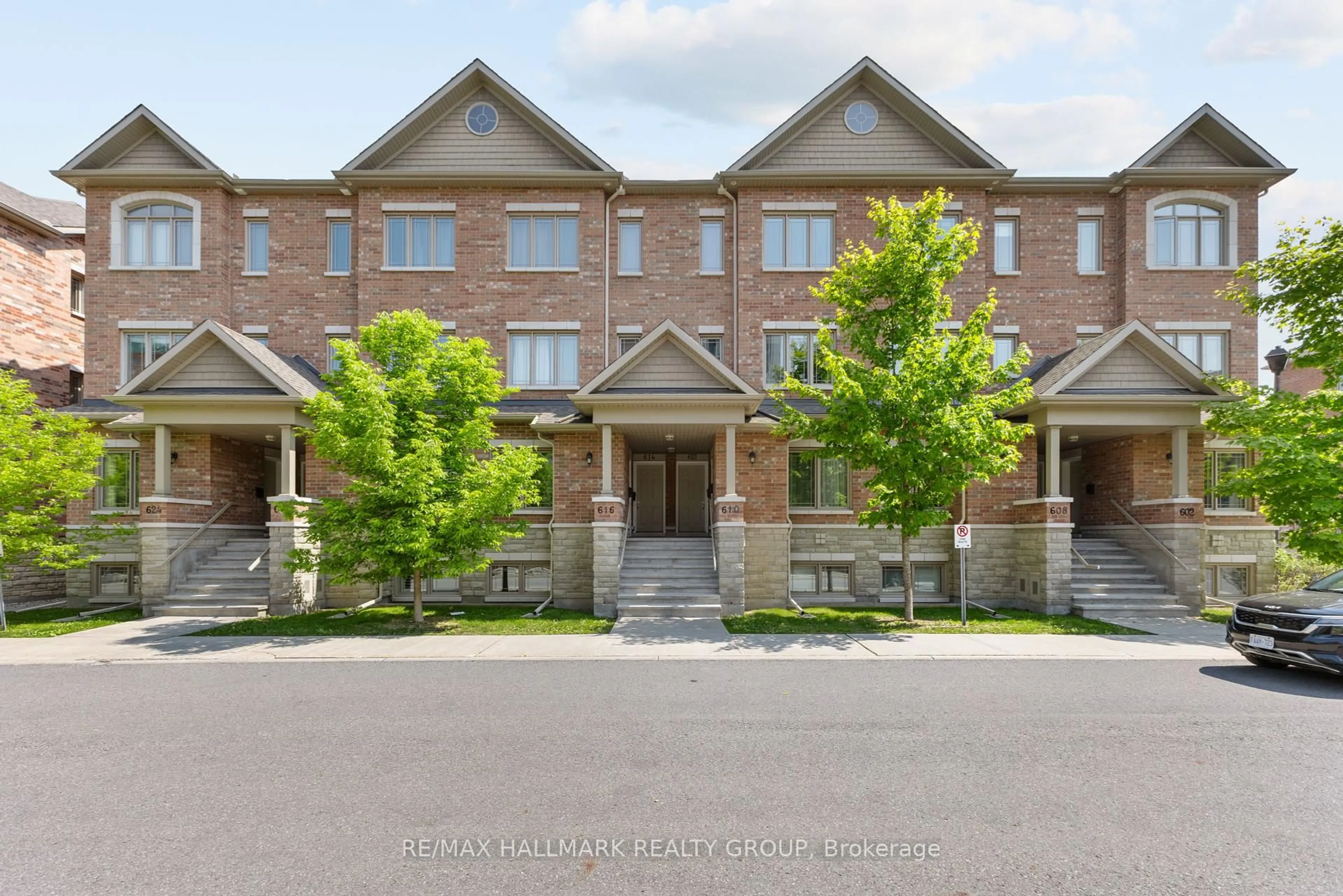 Unknown for 616 Danaca Private, Ottawa Ontario K1K 2V7