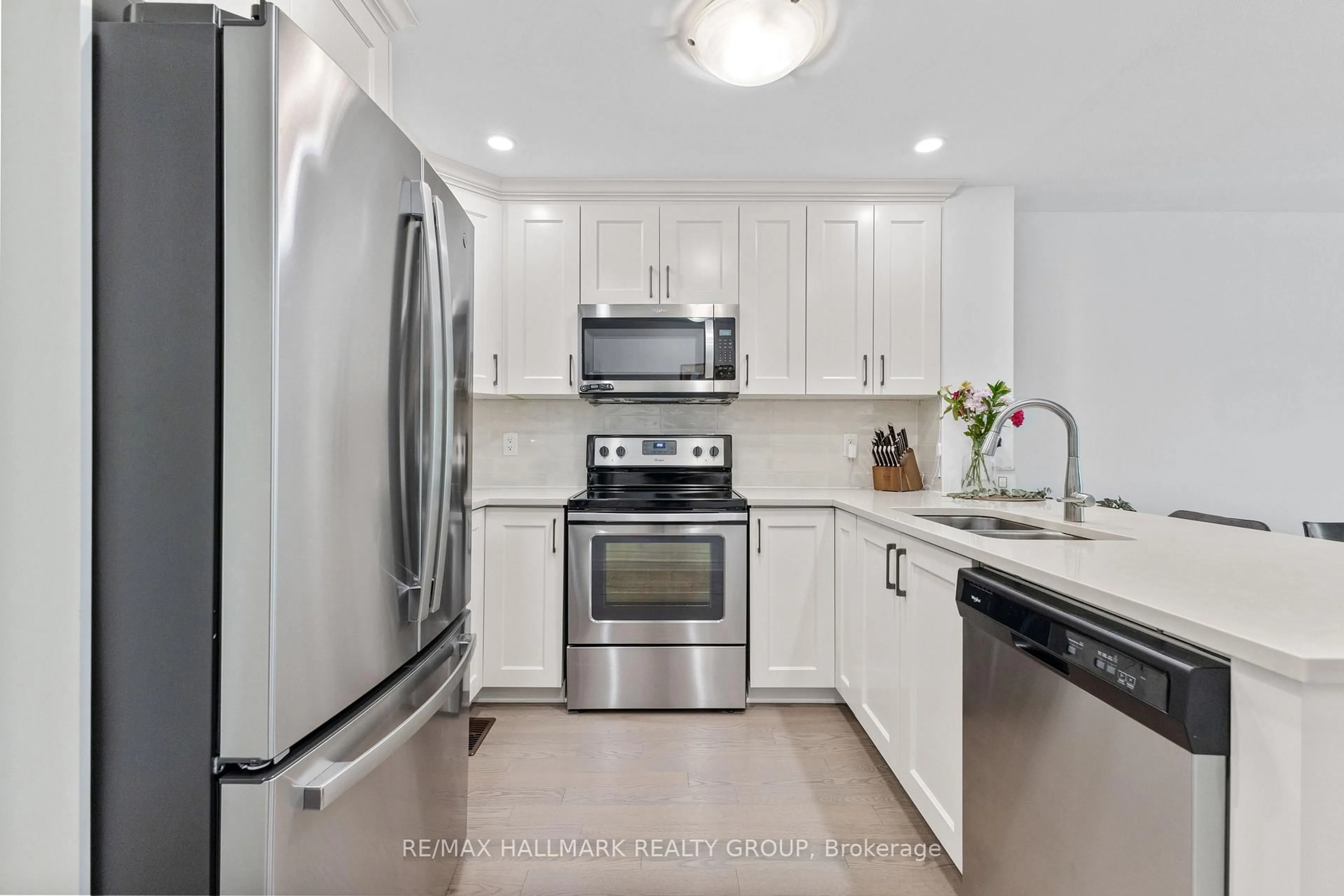 Standard kitchen, ceramic/tile floor for 616 Danaca Private, Ottawa Ontario K1K 2V7