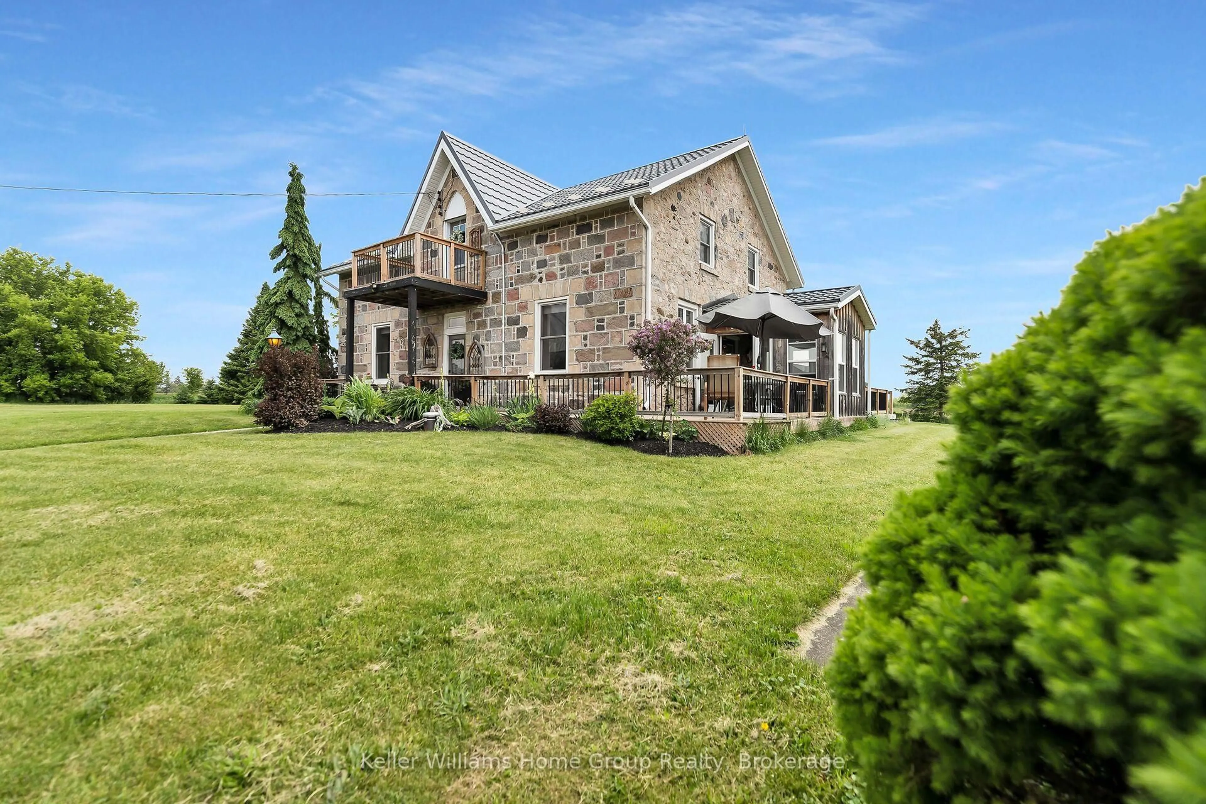 A pic from outside/outdoor area/front of a property/back of a property/a pic from drone, building for 4661 Sideroad 10 North Sdrd, Puslinch Ontario N1H 6J3