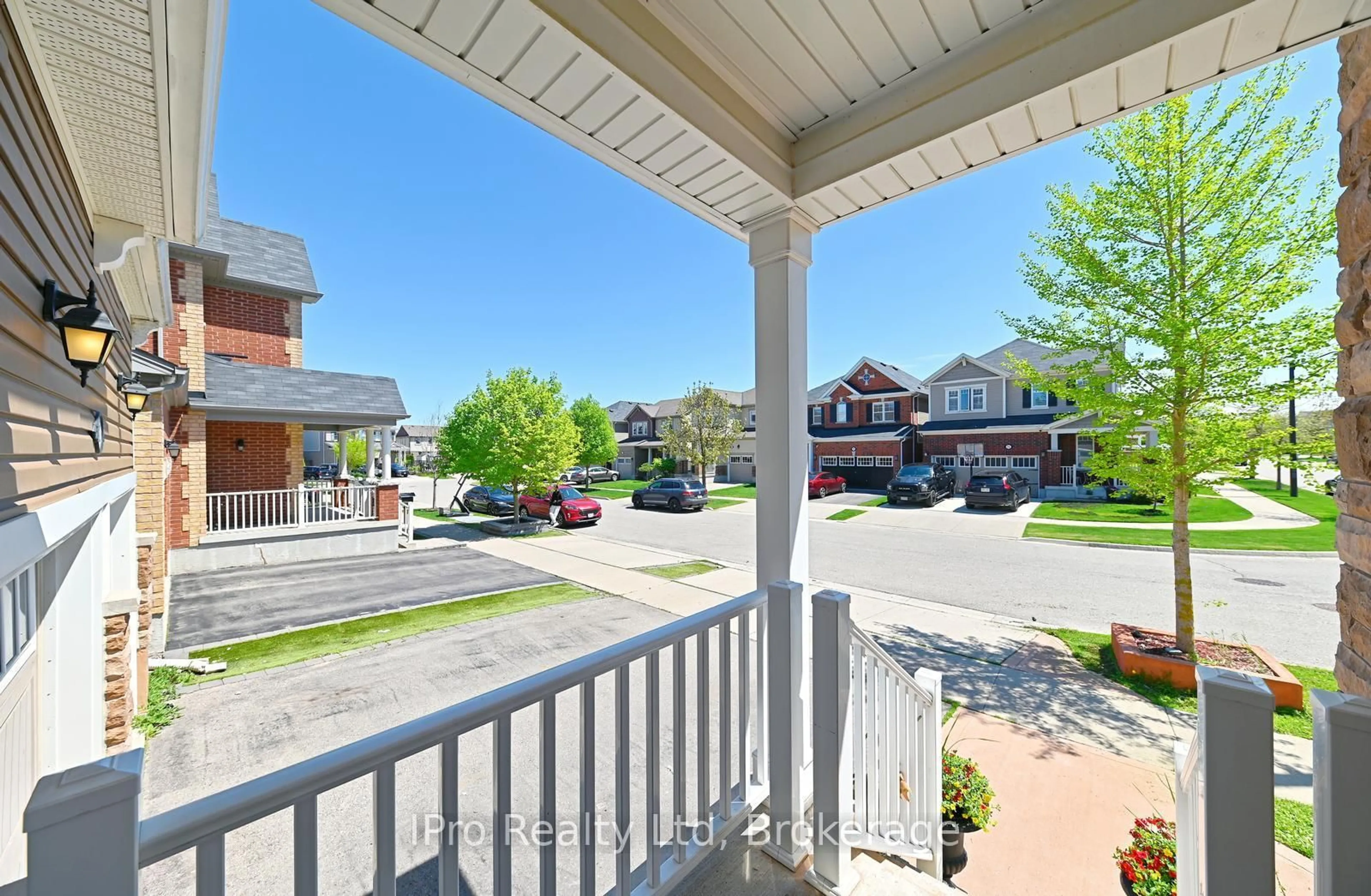 Patio, street for 292 Falling Green Cres, Kitchener Ontario N2R 0E9
