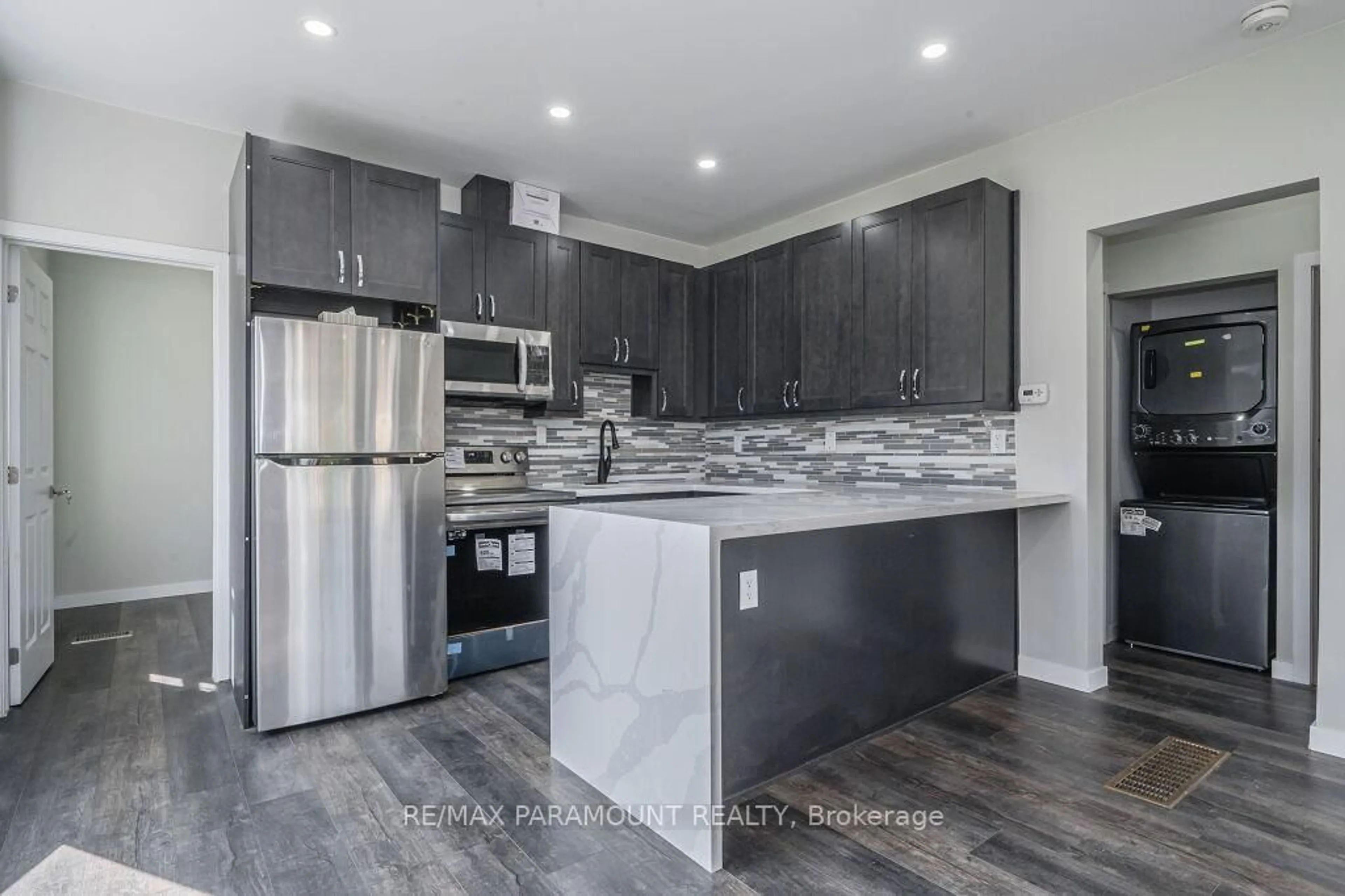 Open concept kitchen, unknown for 103 Peter St, Kitchener Ontario N2G 3K1