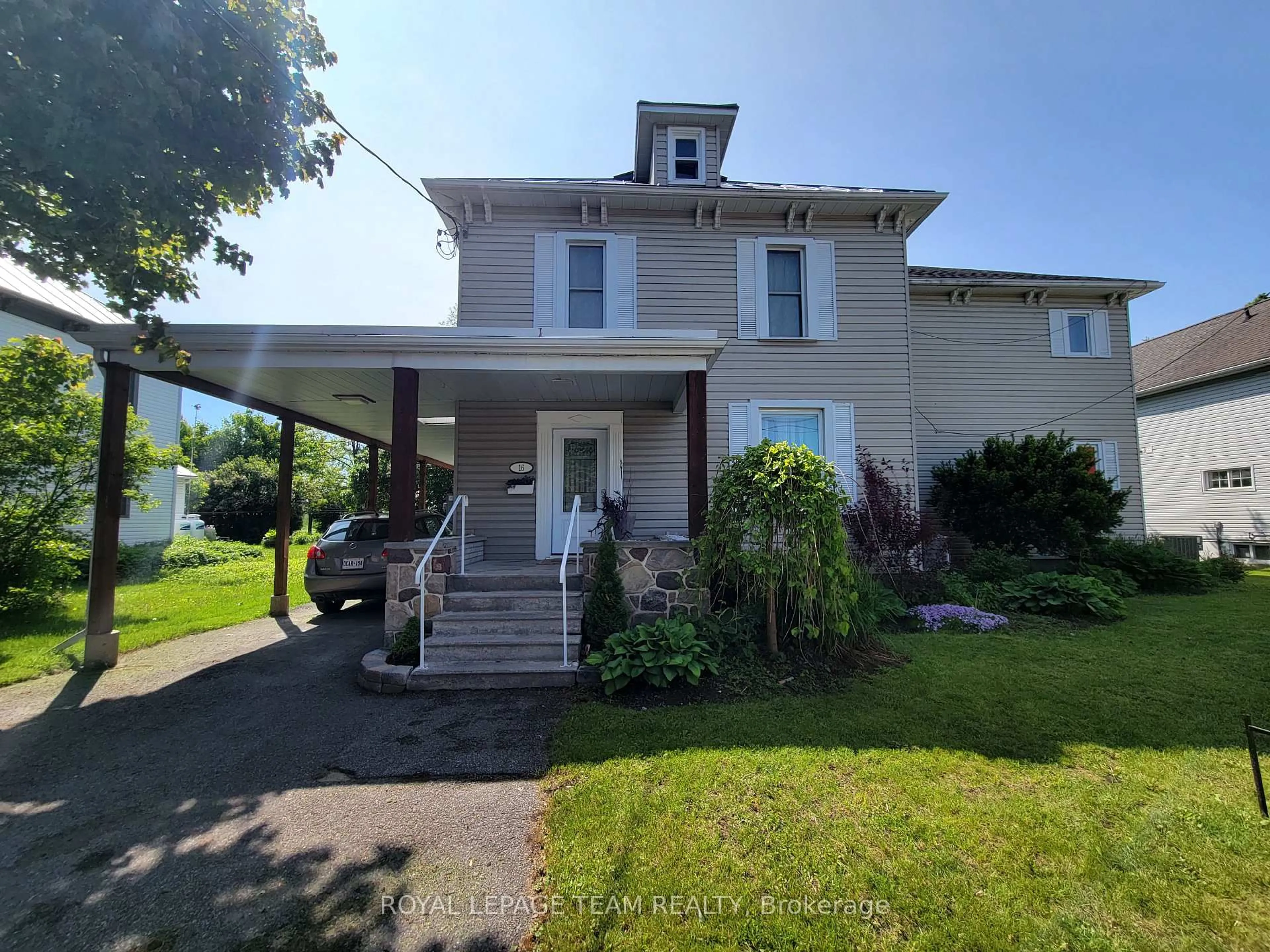 A pic from outside/outdoor area/front of a property/back of a property/a pic from drone, street for 16 Peter St, North Glengarry Ontario K0C 1T0