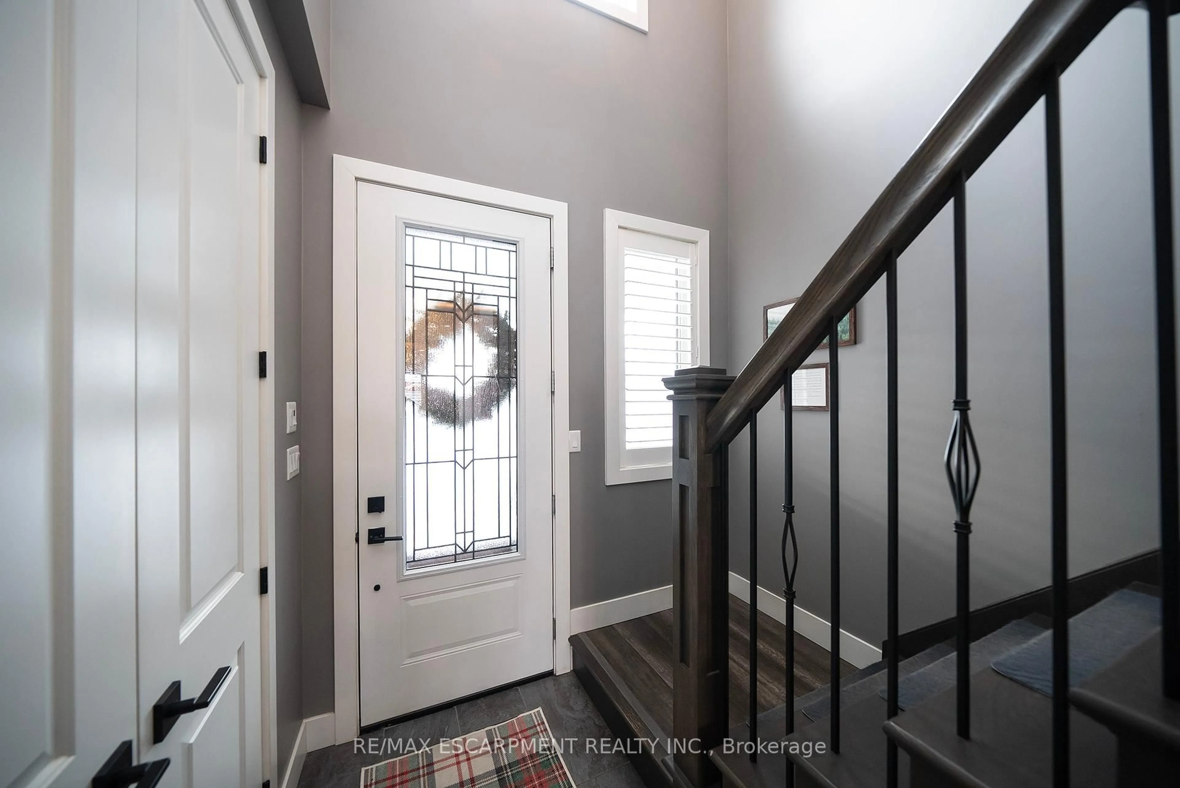 Indoor entryway for 166 King St, Brant Ontario N0E 1A0