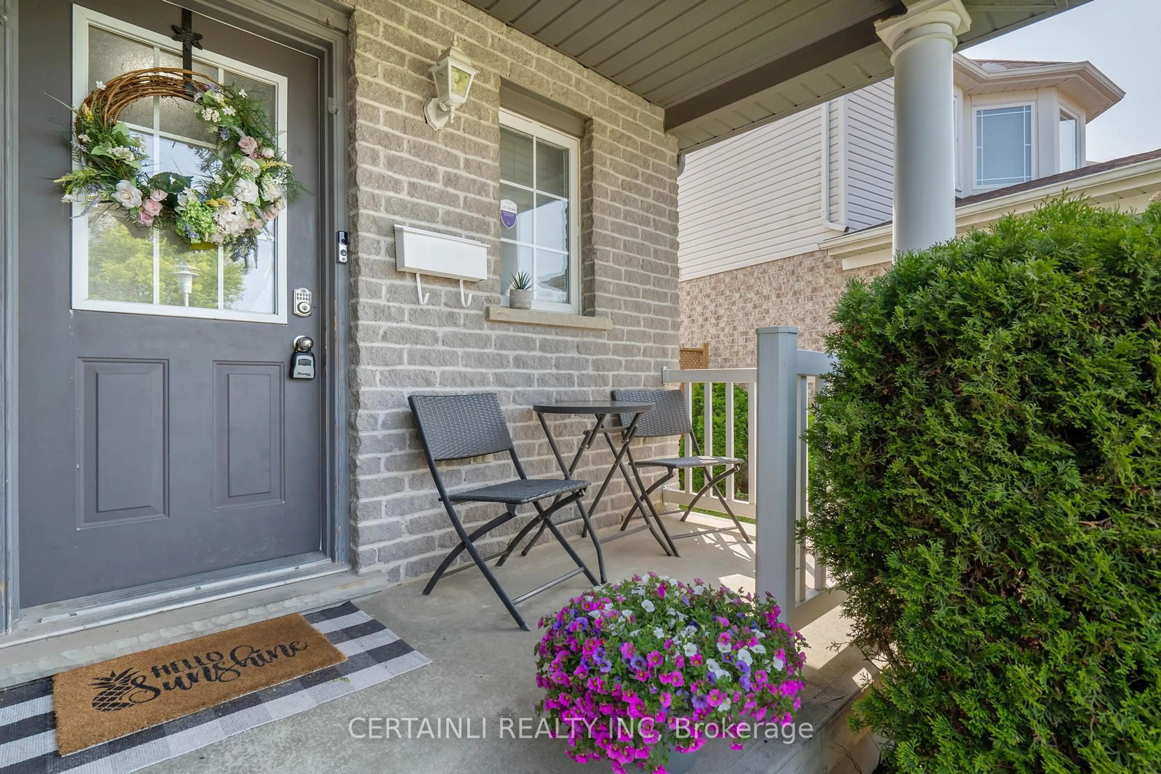 Indoor entryway for 583 Fieldgate Circ, London East Ontario N5V 5G1