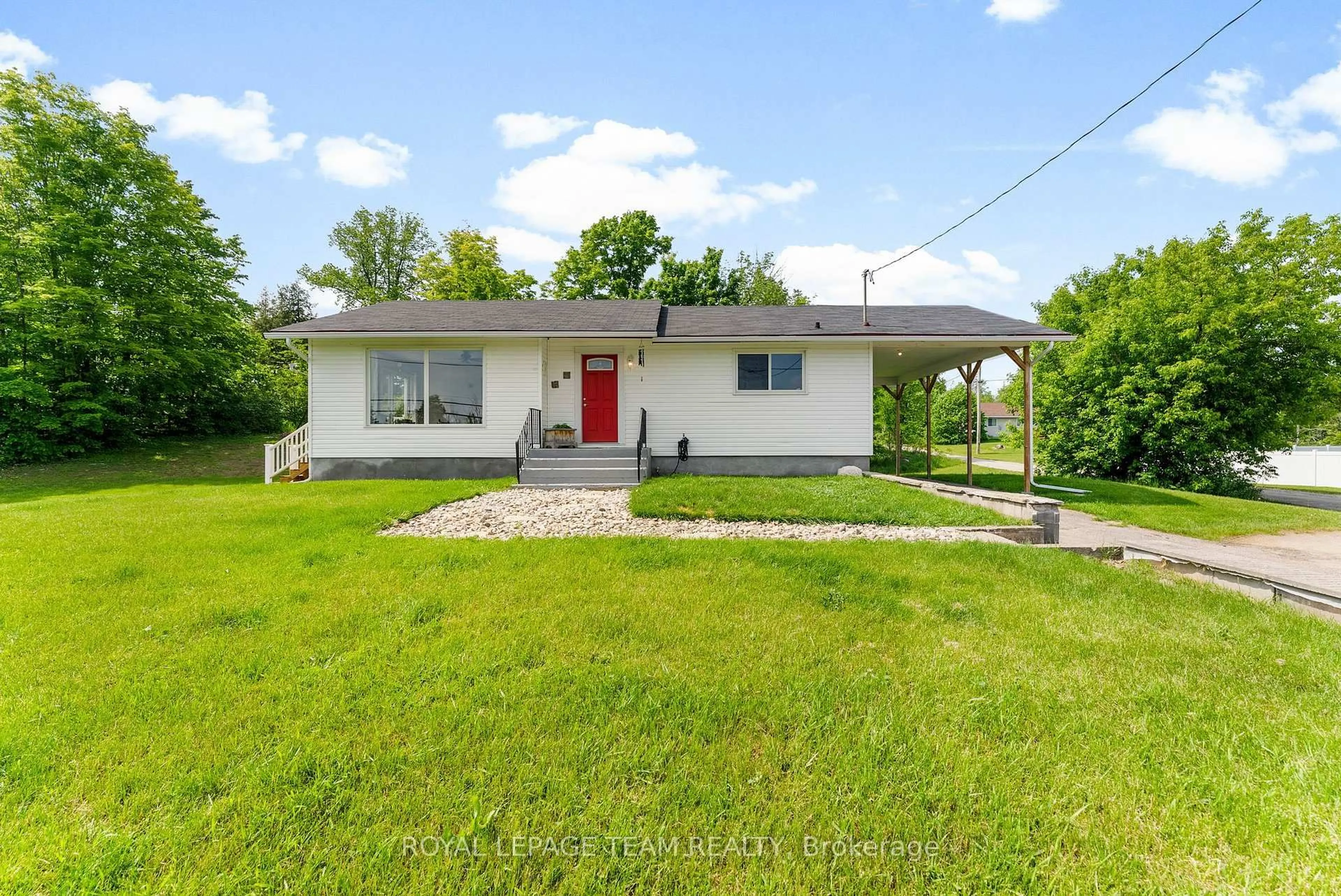 A pic from outside/outdoor area/front of a property/back of a property/a pic from drone, unknown for 4872 Calabogie Rd, Calabogie Ontario K0J 1H0