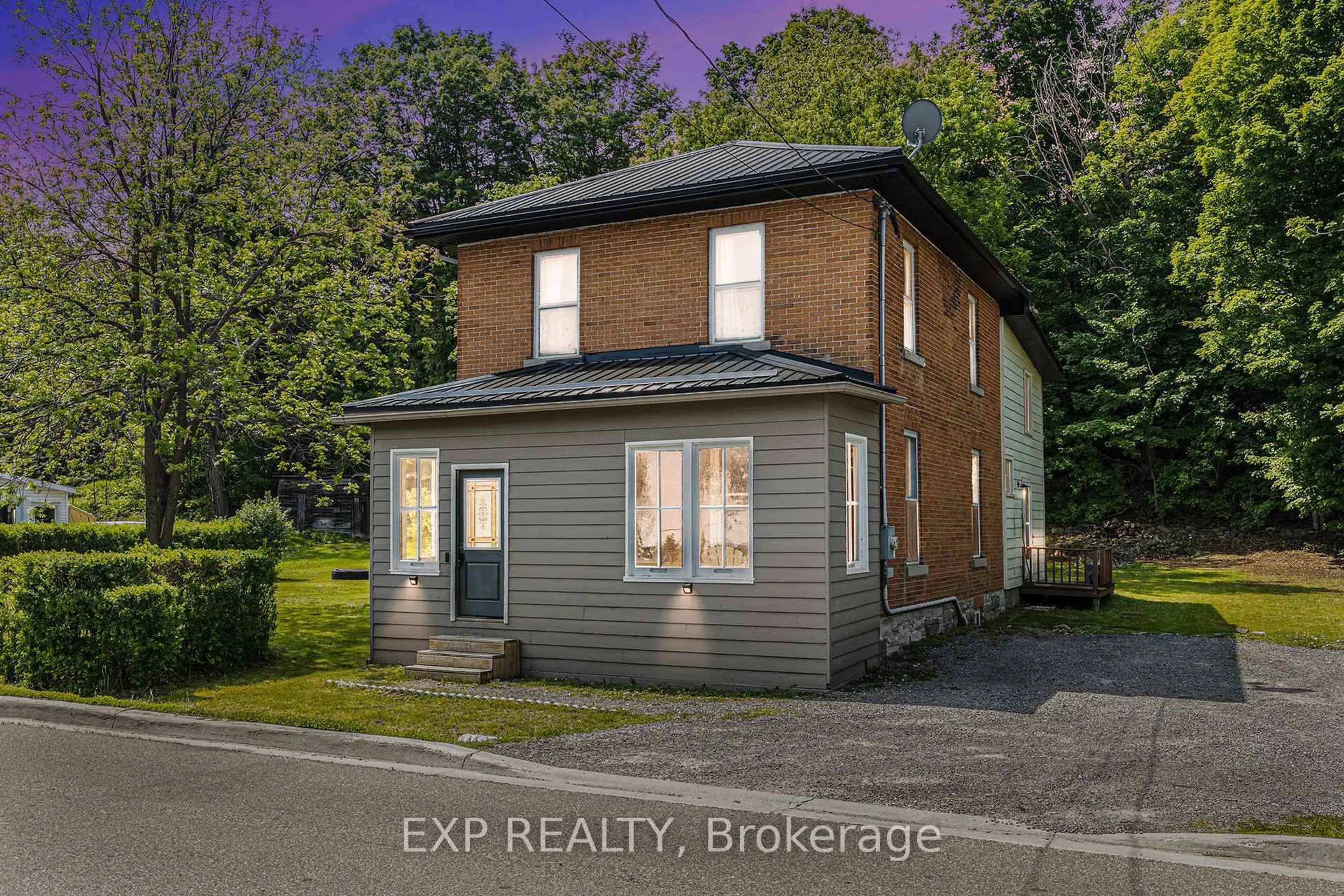 Home with brick exterior material, building for 1589 River Rd, Braeside Ontario K0A 1G0