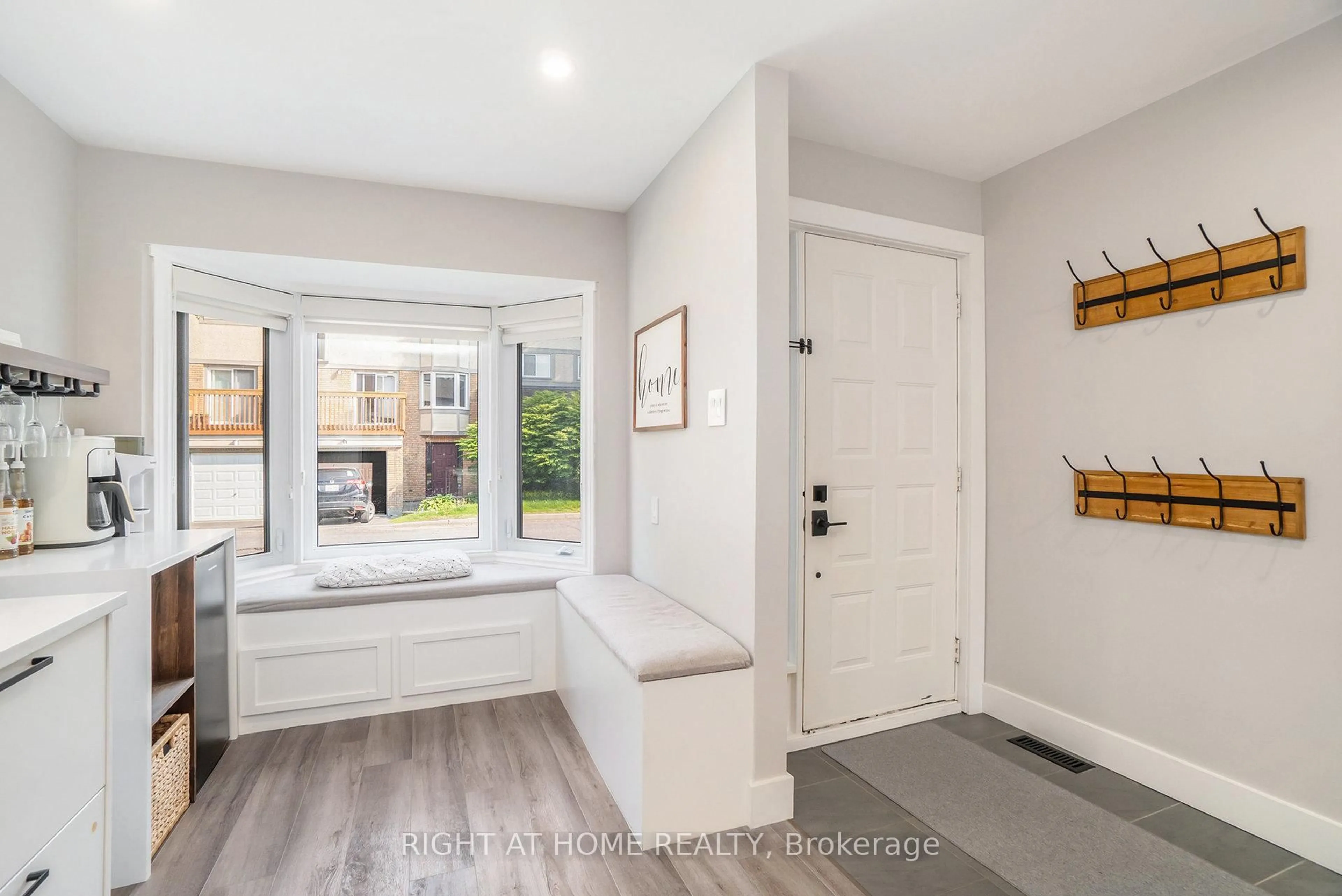 Indoor entryway for 83 Versailles Private, Ottawa Ontario K1V 0M3