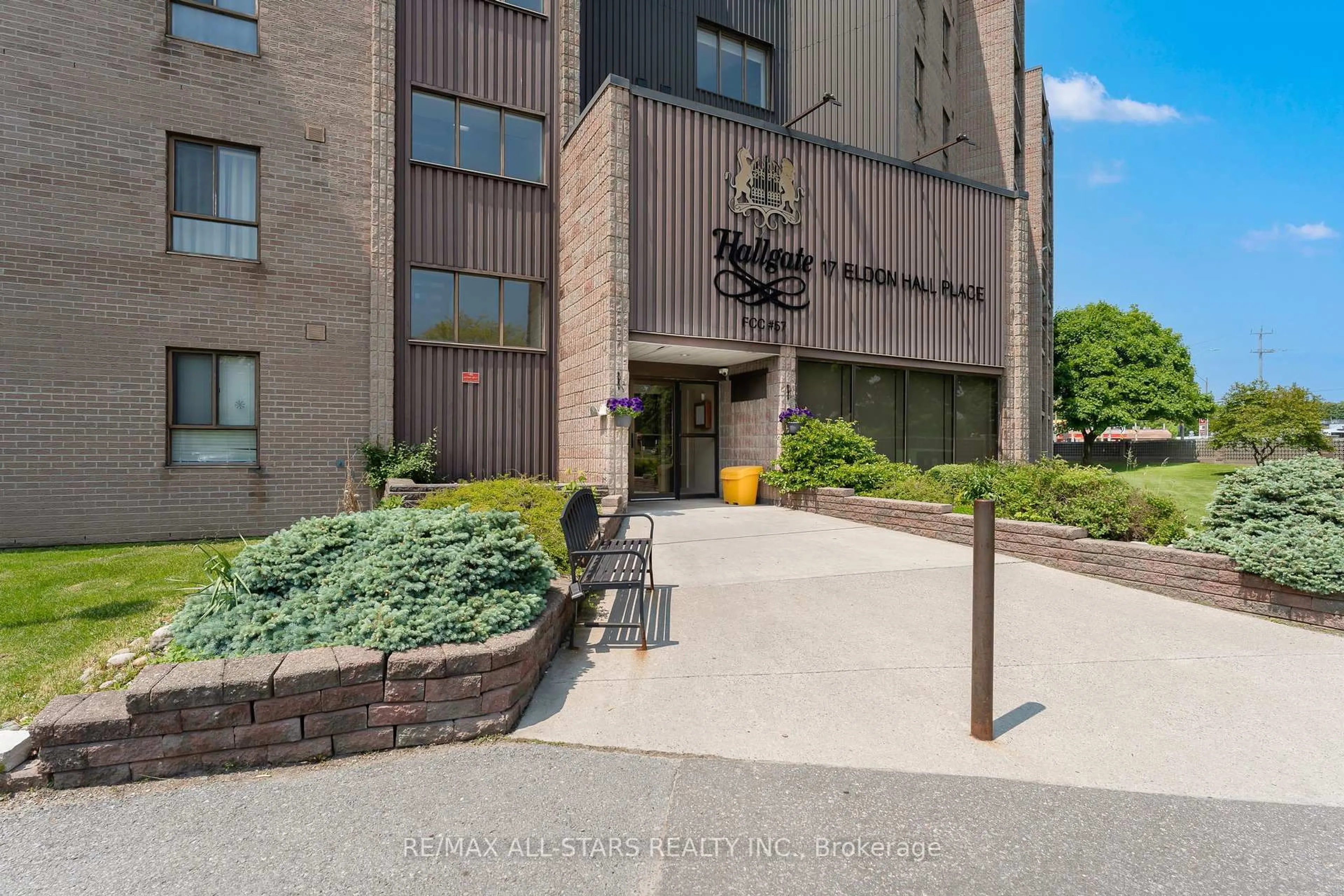 Indoor foyer for 17 Eldon Hall Pl #212, Kingston Ontario K7M 7H5