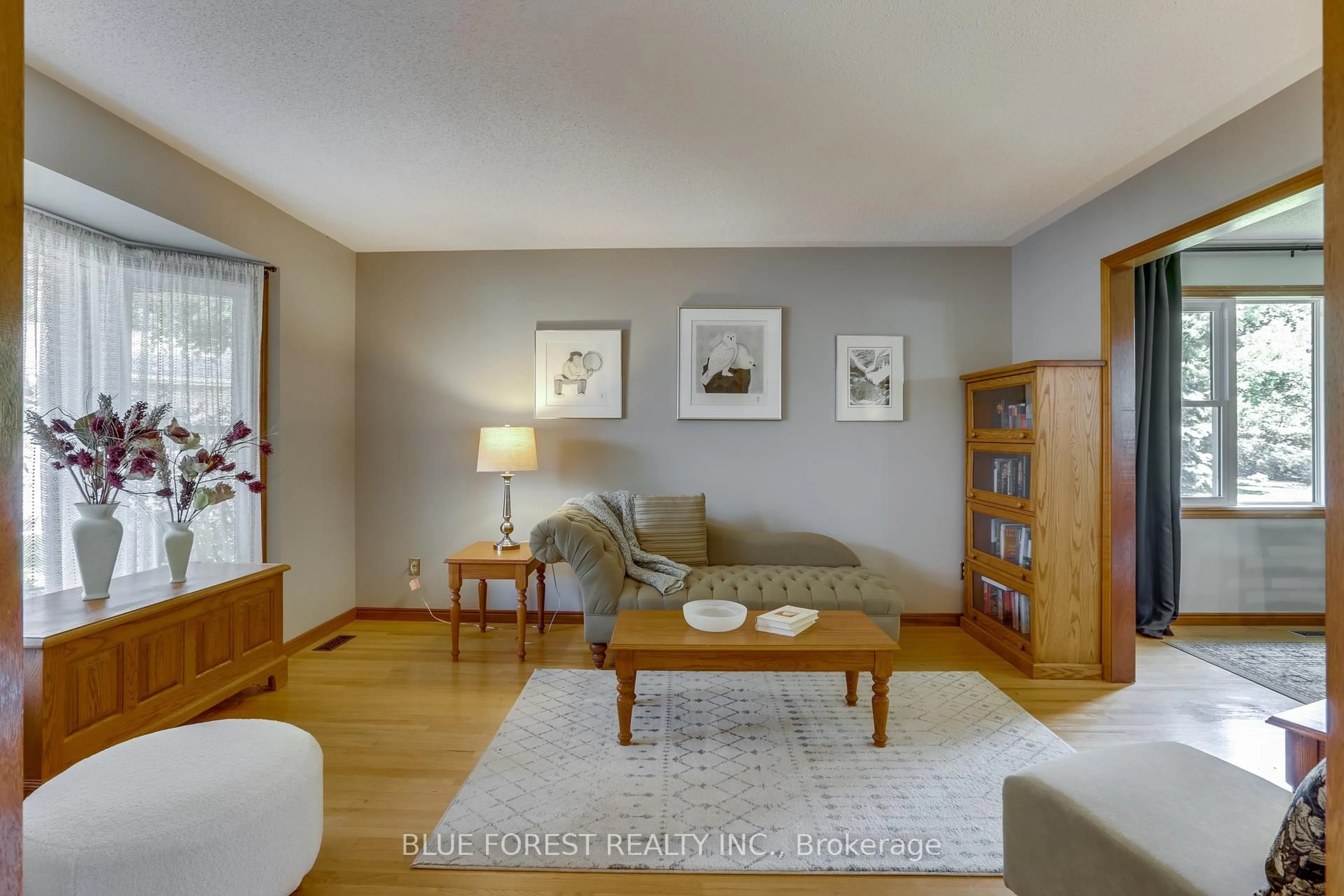 Living room with furniture, unknown for 186 Scarlett Circ, Thames Centre Ontario N0L 1G3
