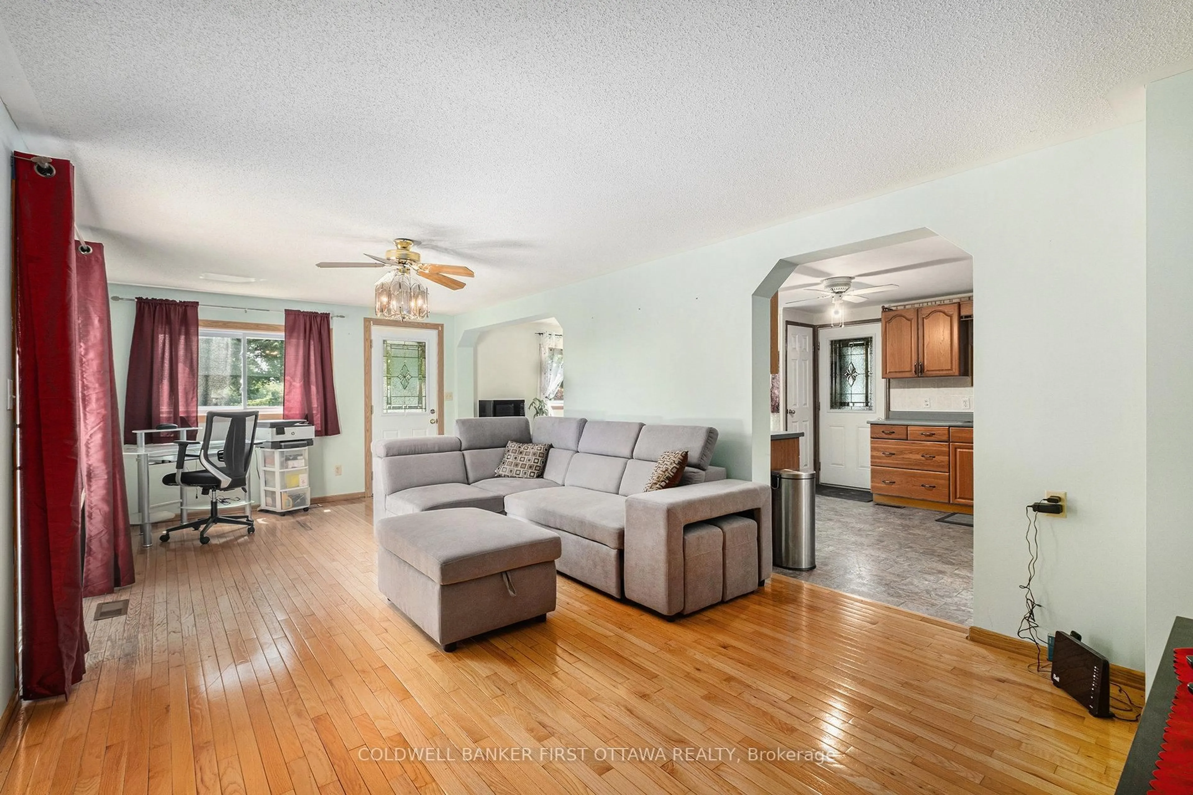 Living room with furniture, unknown for 1545 Highway 42 Rd, Rideau Lakes Ontario K0G 1V0