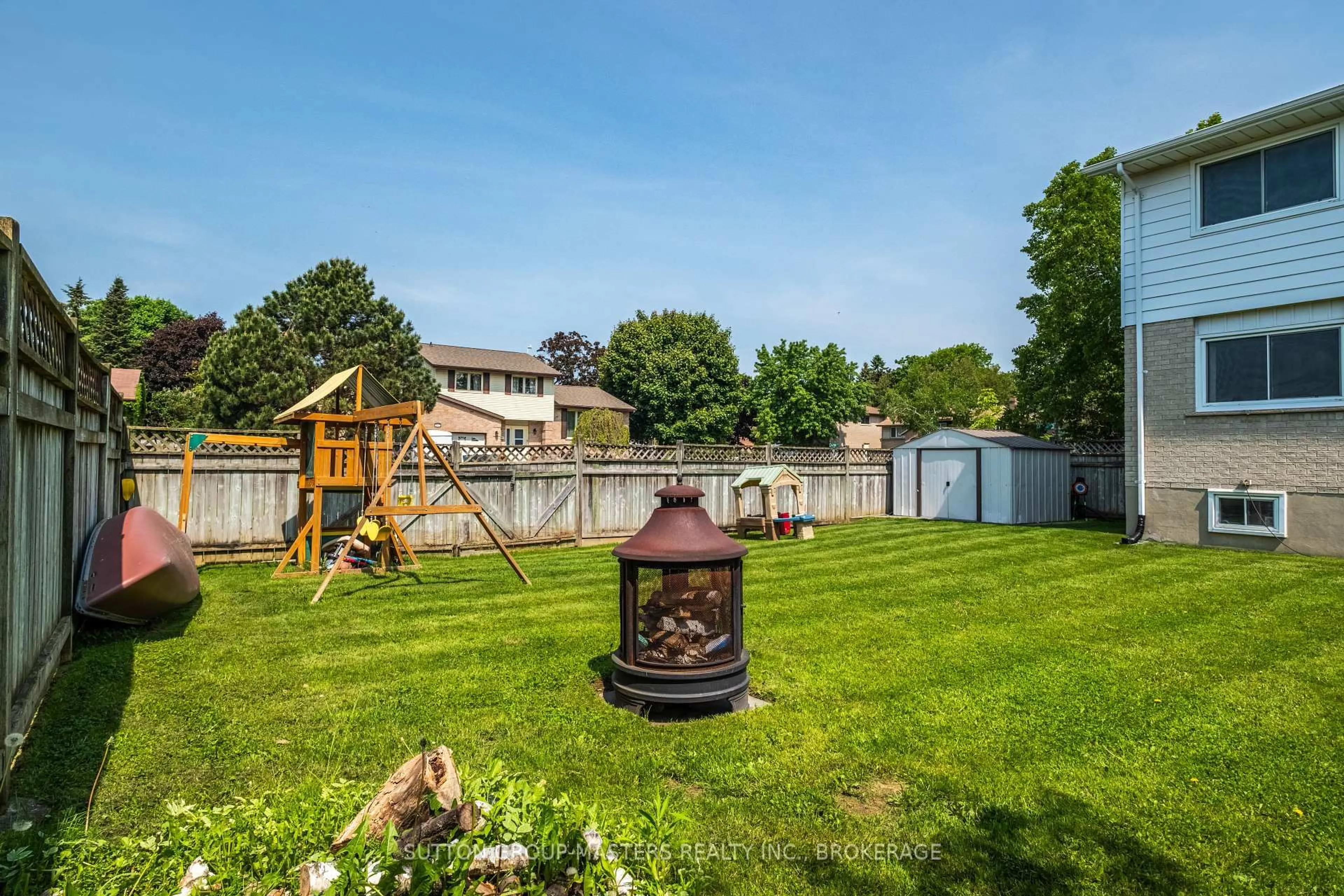 A pic from outside/outdoor area/front of a property/back of a property/a pic from drone, unknown for 917 Atwood Pl, Kingston Ontario K7P 1N9