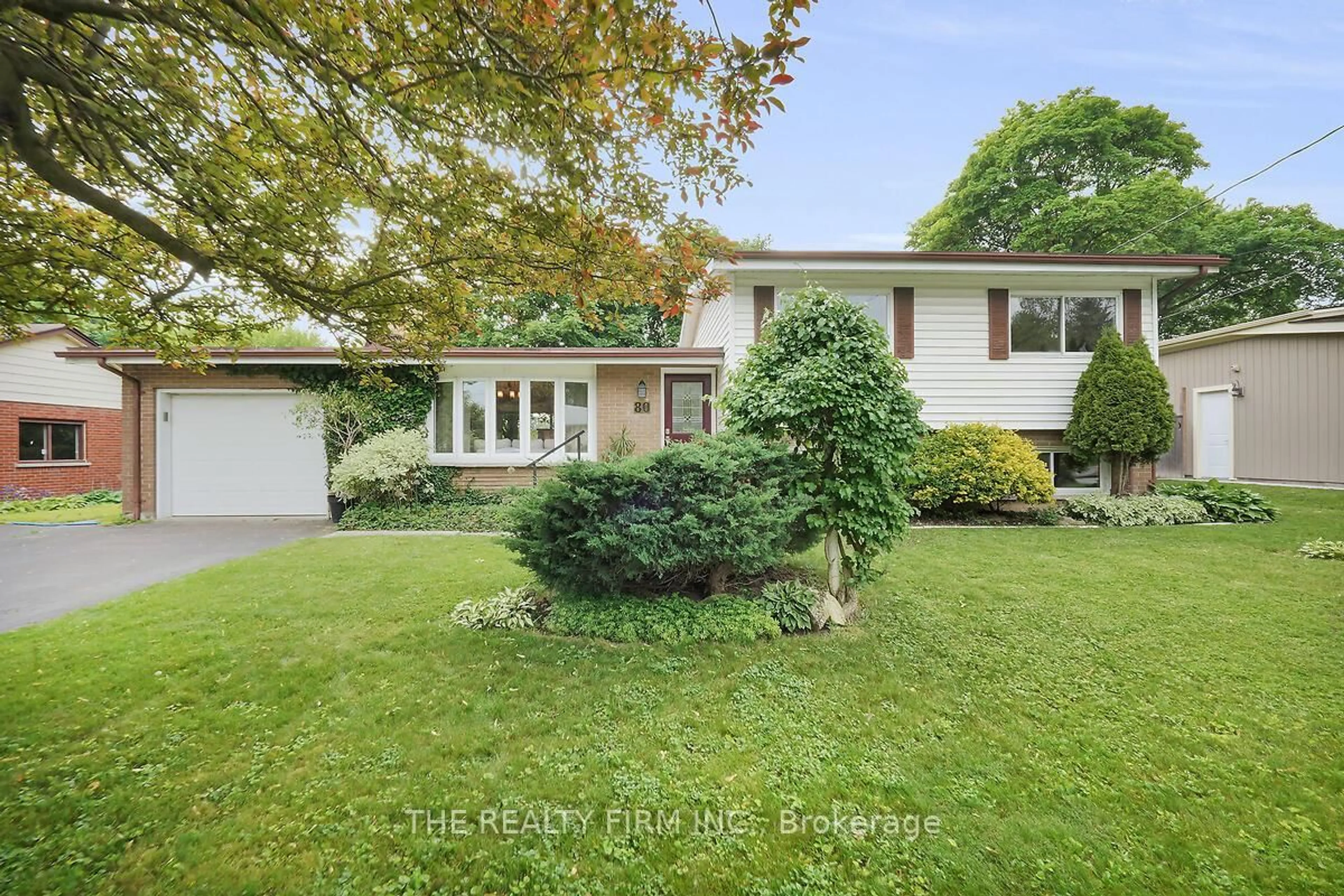 A pic from outside/outdoor area/front of a property/back of a property/a pic from drone, street for 80 Larkspur Cres, London North Ontario N6H 3R2