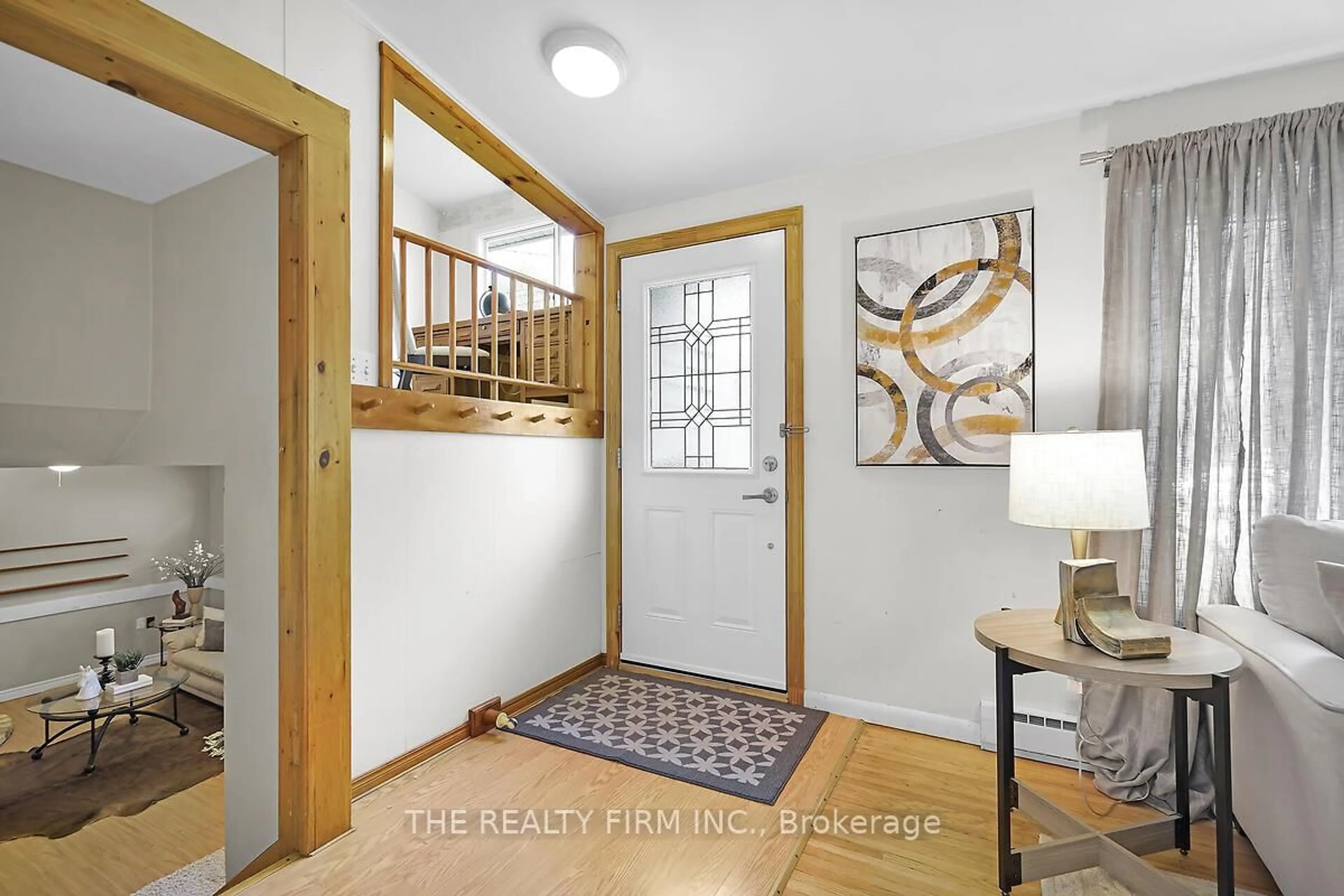 Indoor entryway for 80 Larkspur Cres, London North Ontario N6H 3R2