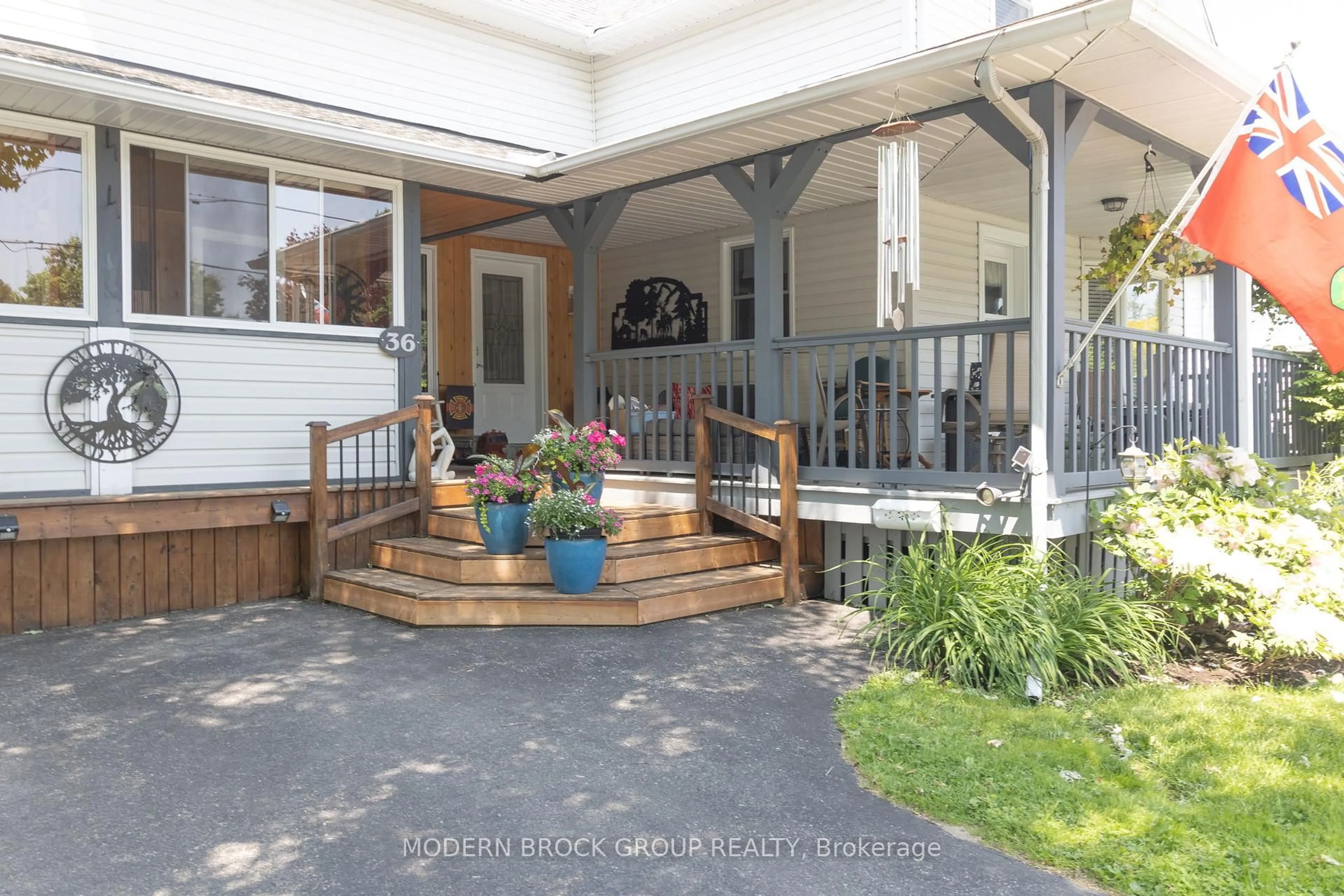 Patio, street for 36 Wellington St, Athens Ontario K0E 1B0