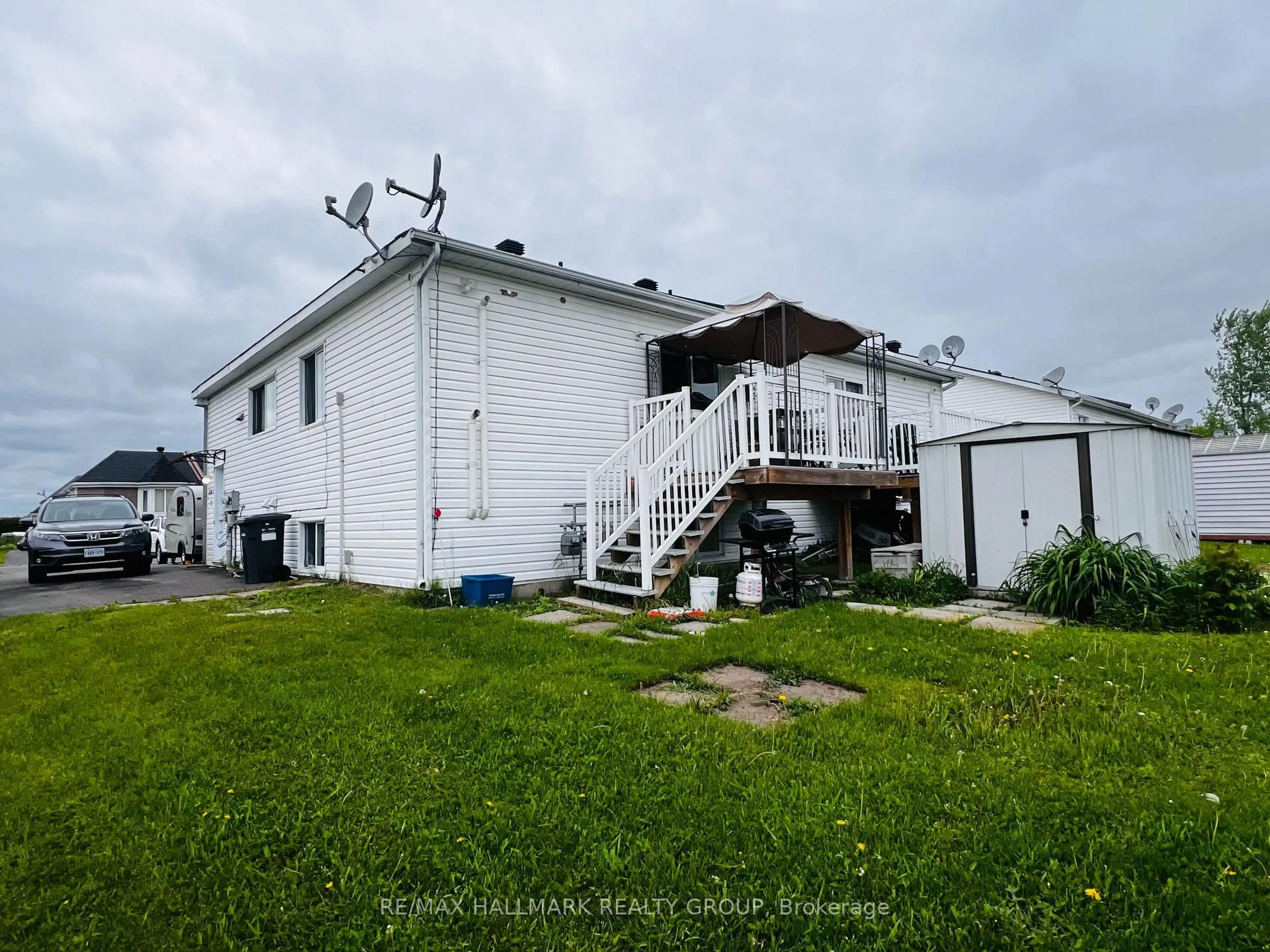 A pic from outside/outdoor area/front of a property/back of a property/a pic from drone, unknown for 603 Paul Cres, Hawkesbury Ontario K6A 3T8