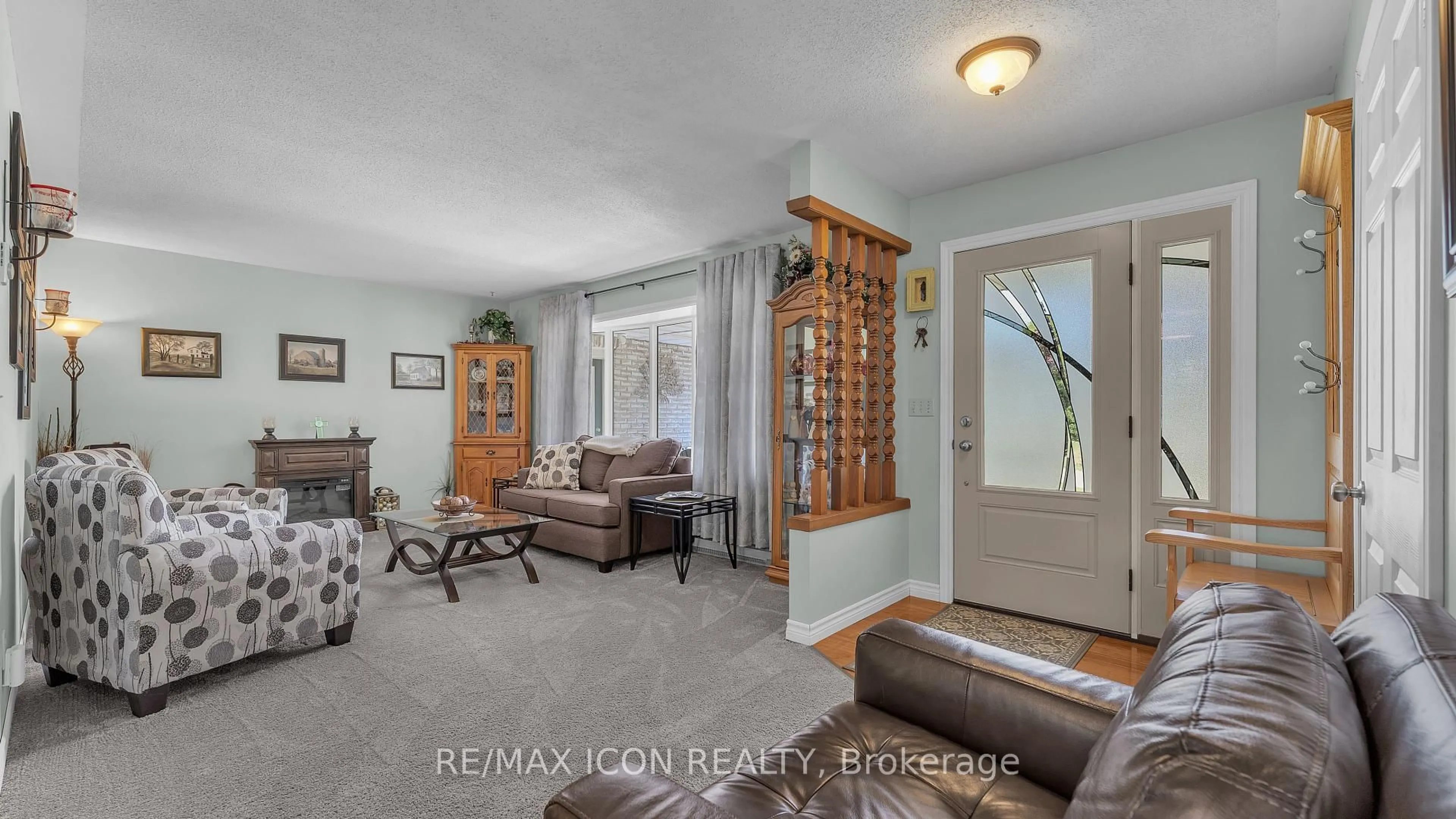 Indoor entryway for 189 Bethany St, North Middlesex Ontario N0M 2K0
