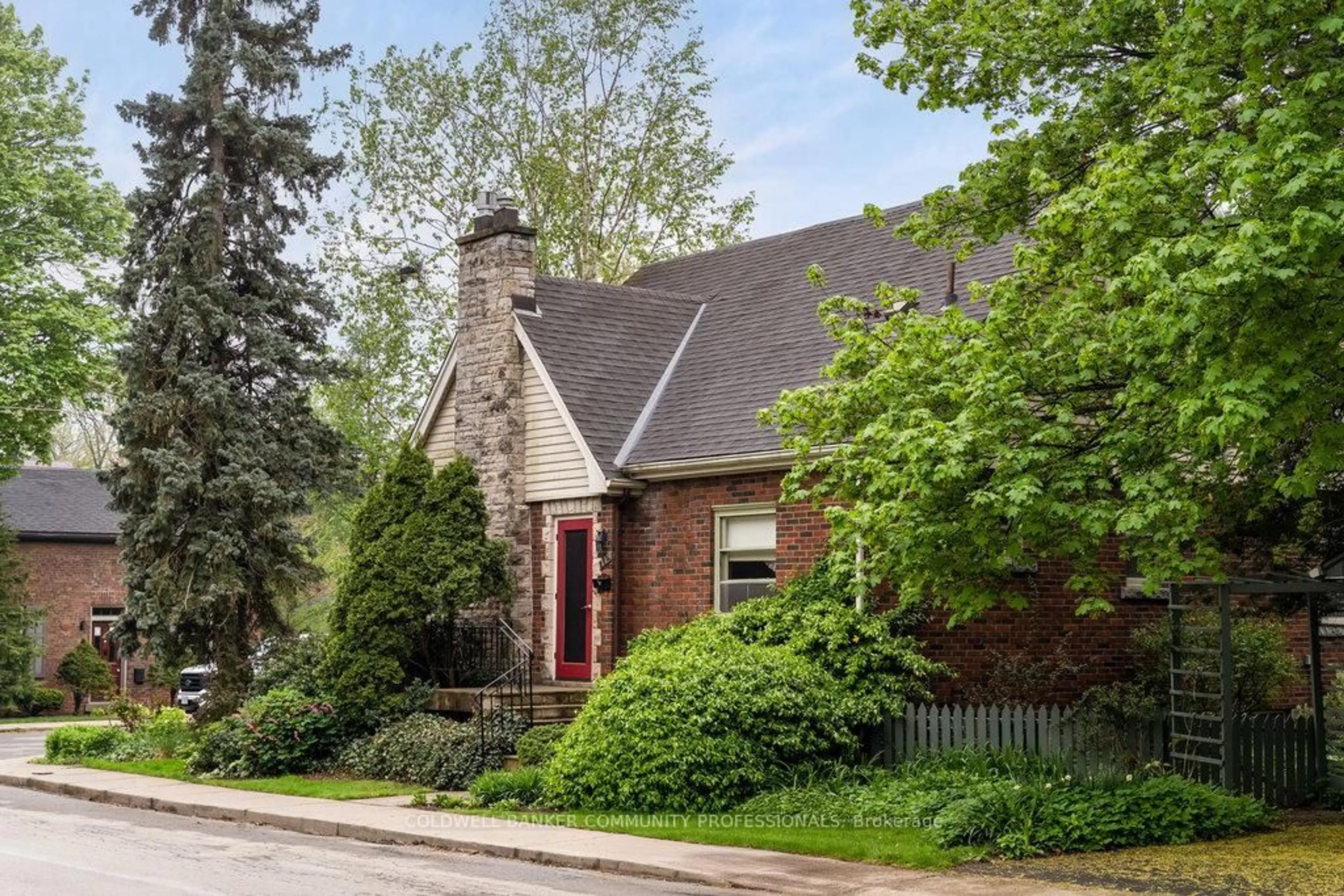 Home with brick exterior material, street for 204 Melville St, Hamilton Ontario L9H 2B2