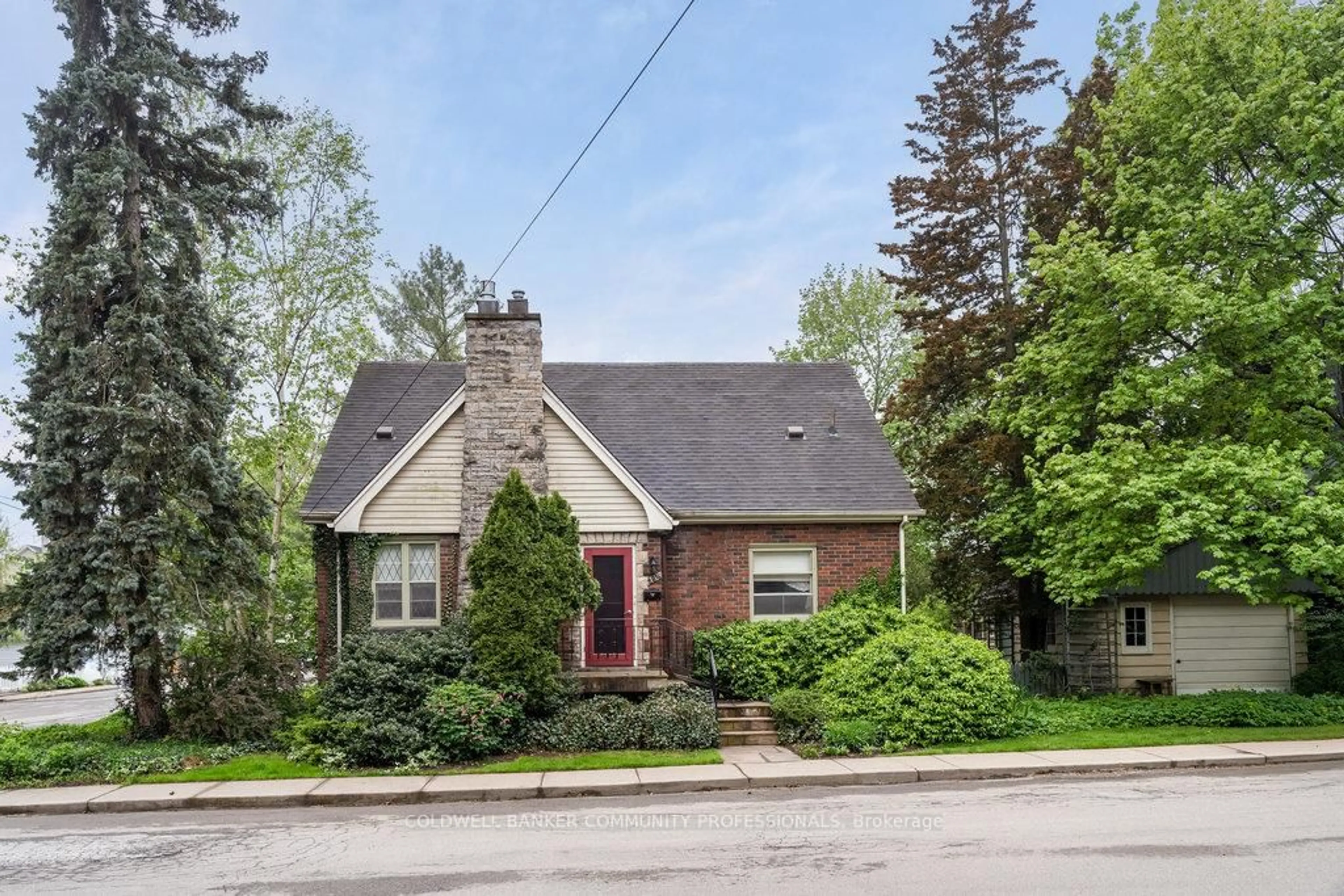 Home with brick exterior material, street for 204 Melville St, Hamilton Ontario L9H 2B2