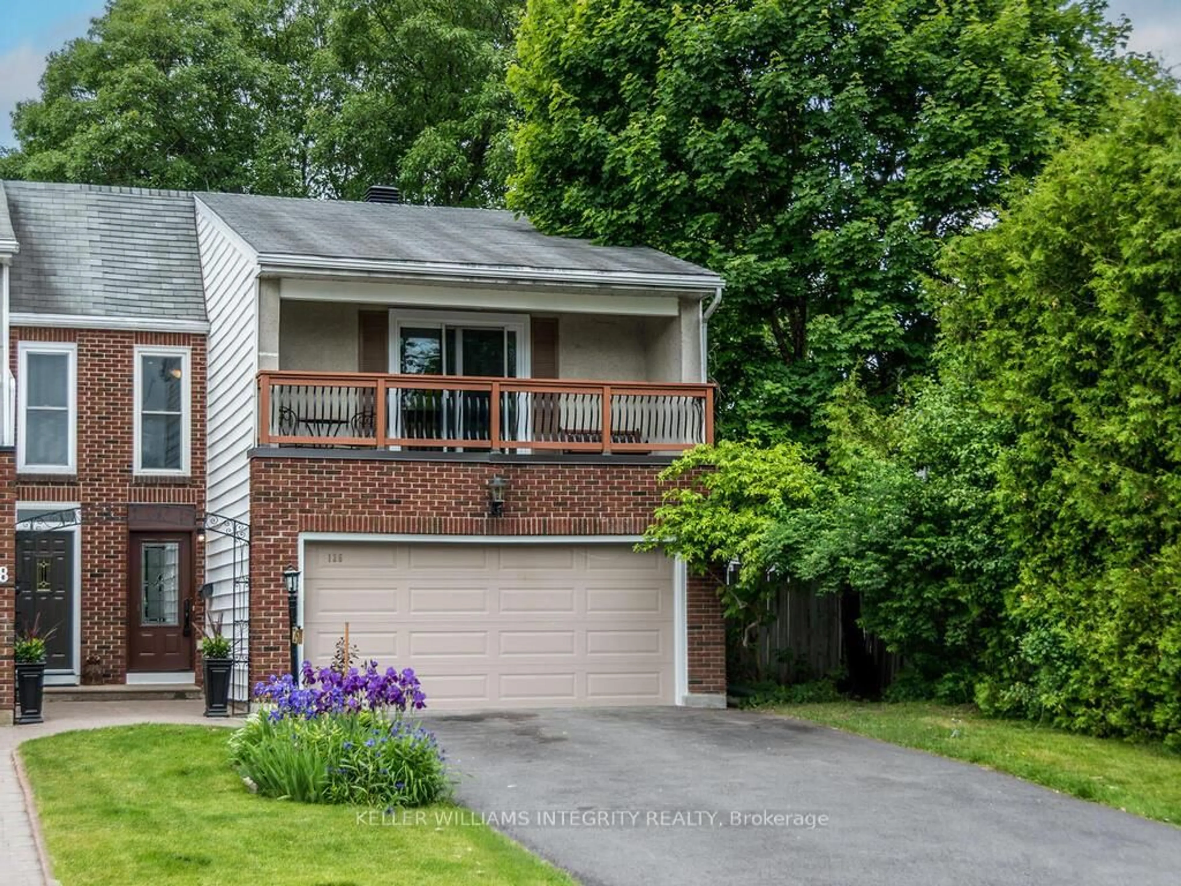 Home with vinyl exterior material, street for 126 Mcclelland Rd, Ottawa Ontario K2H 5V9