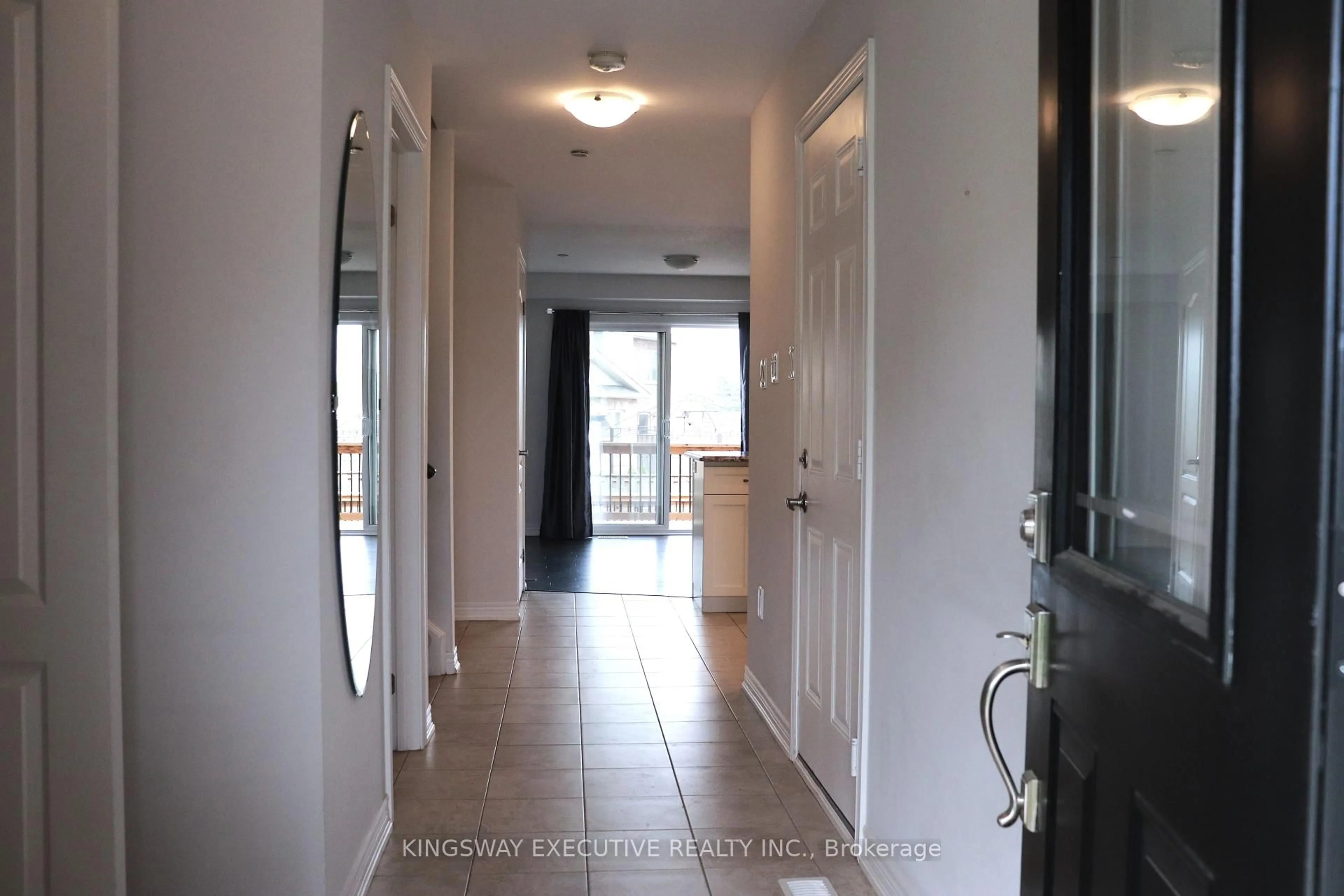 Indoor entryway for 58 OLIVER Lane, St. Catharines Ontario L2P 0E4