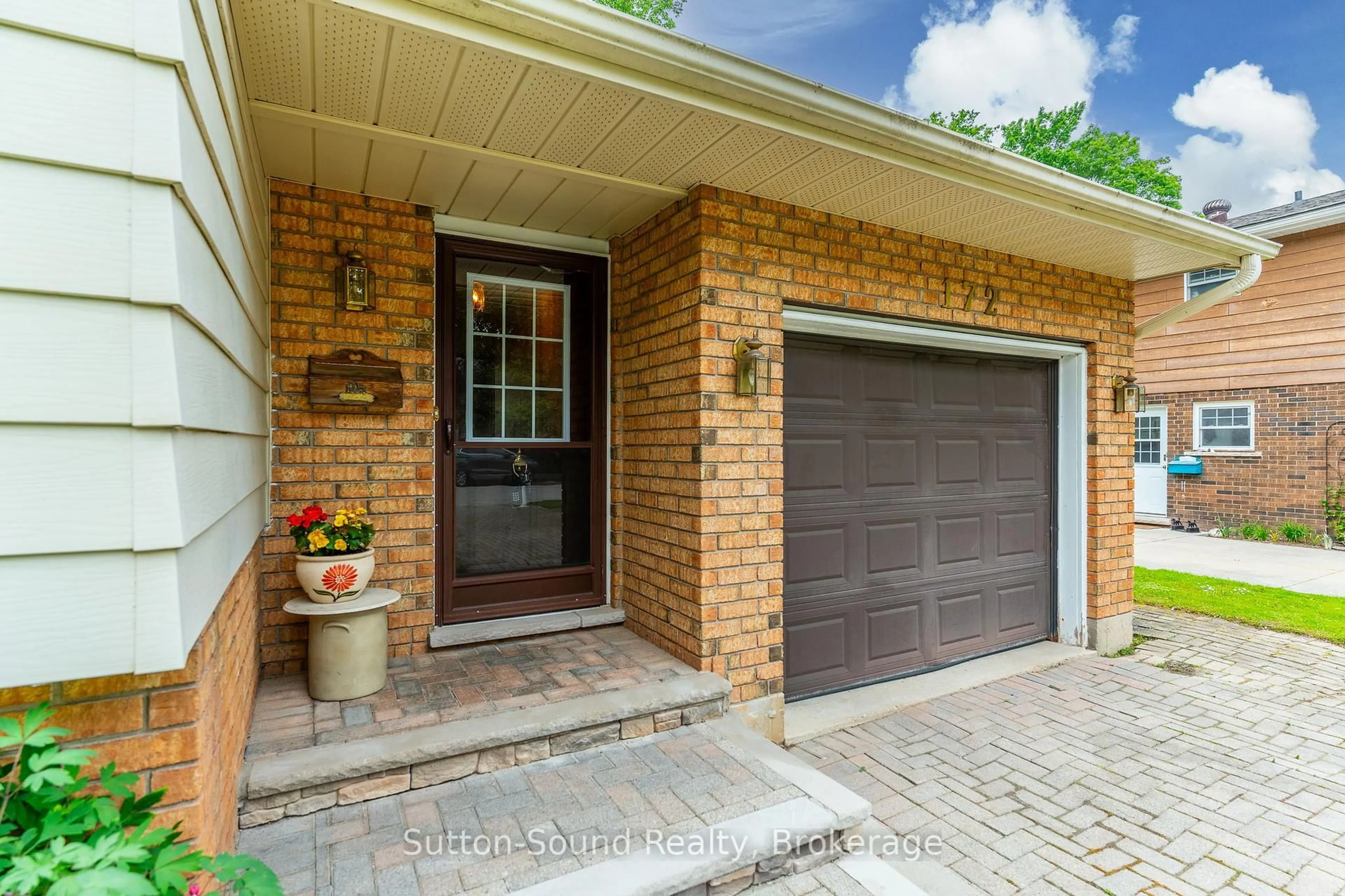 Home with brick exterior material, street for 172 6th Ave, Owen Sound Ontario N4K 2T3