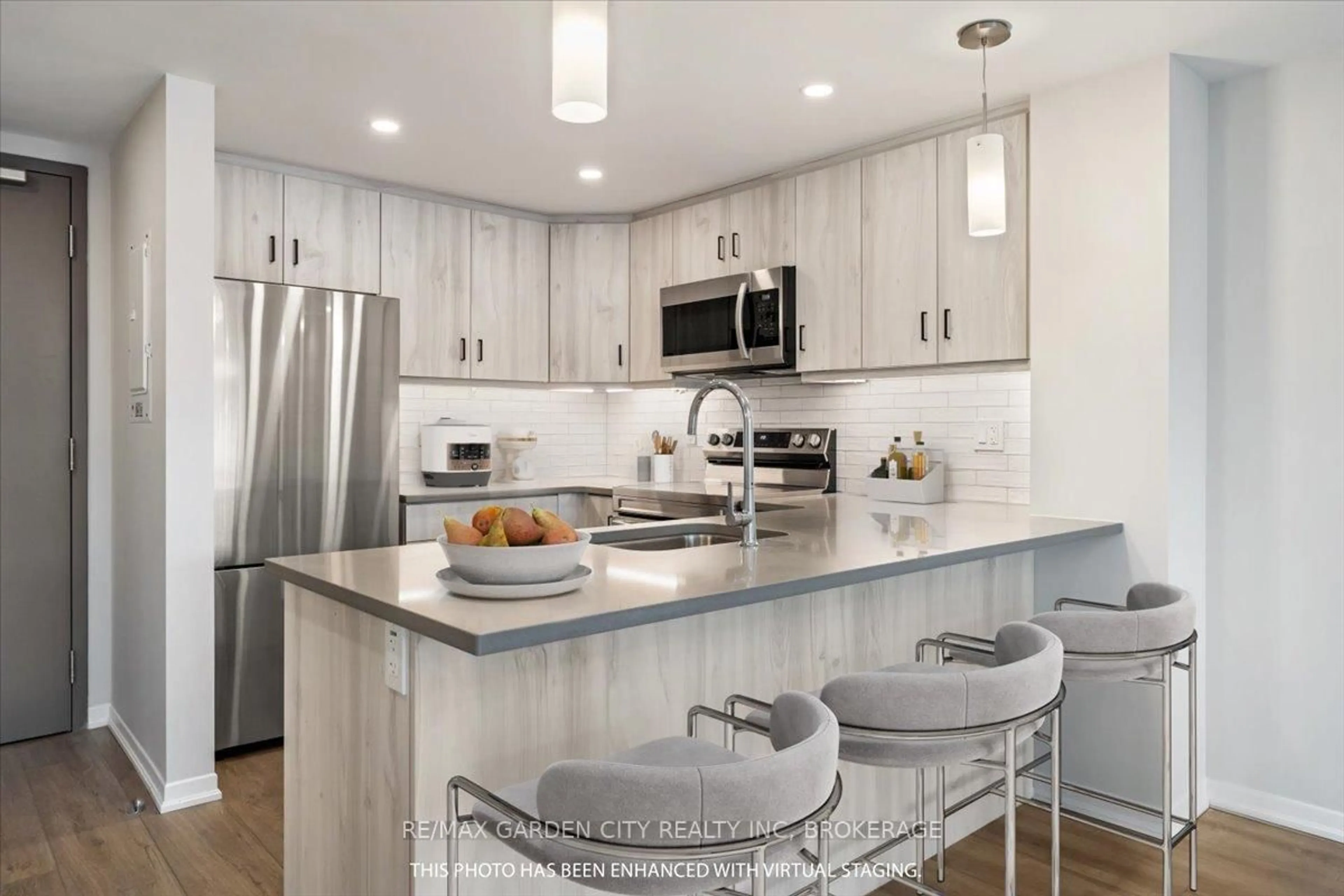 Contemporary kitchen, unknown for 3998 Victoria Ave #110, Lincoln Ontario L0R 2C0