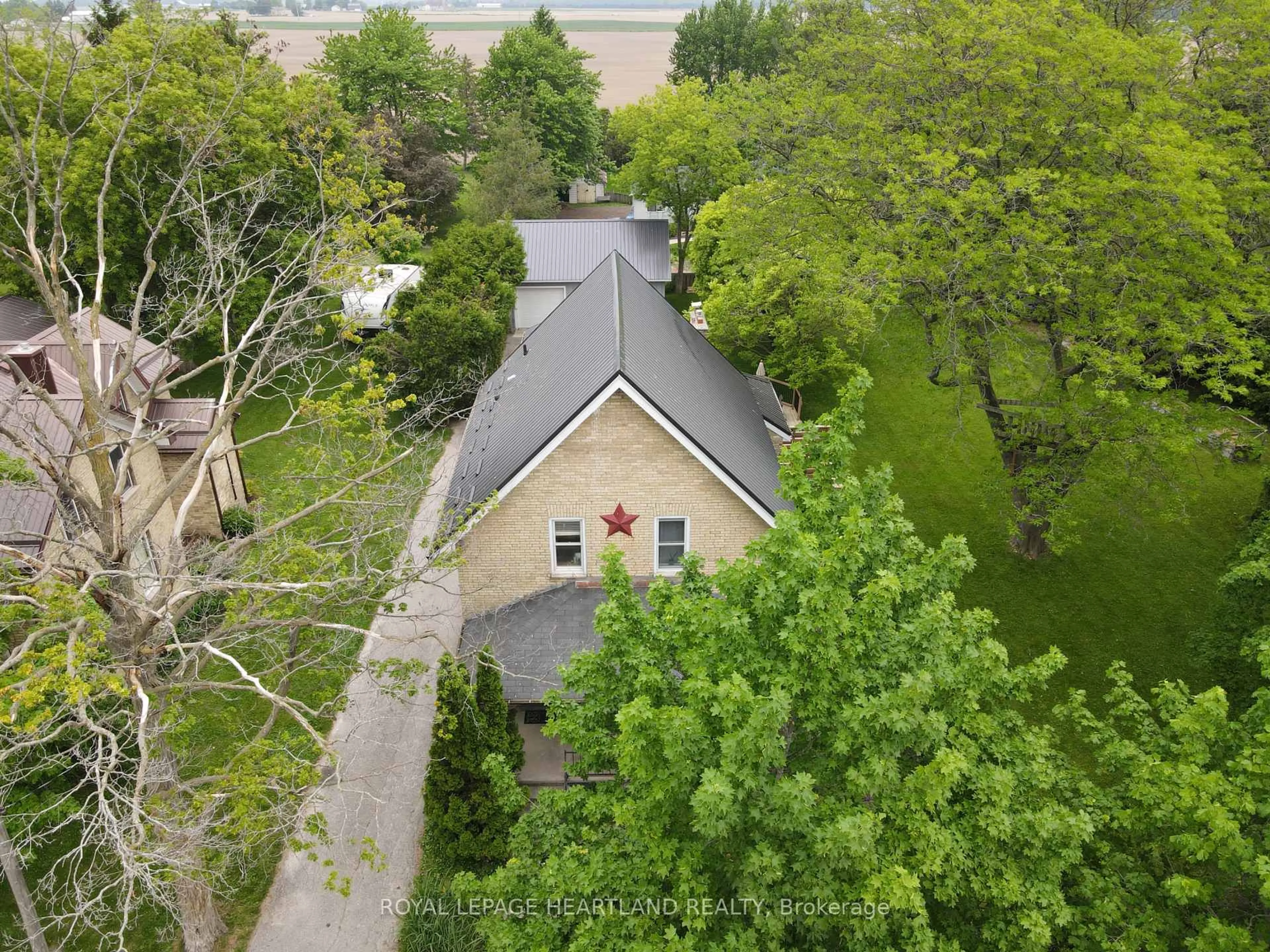 A pic from outside/outdoor area/front of a property/back of a property/a pic from drone, unknown for 78 Victoria Ave, South Huron Ontario N0M 1M0