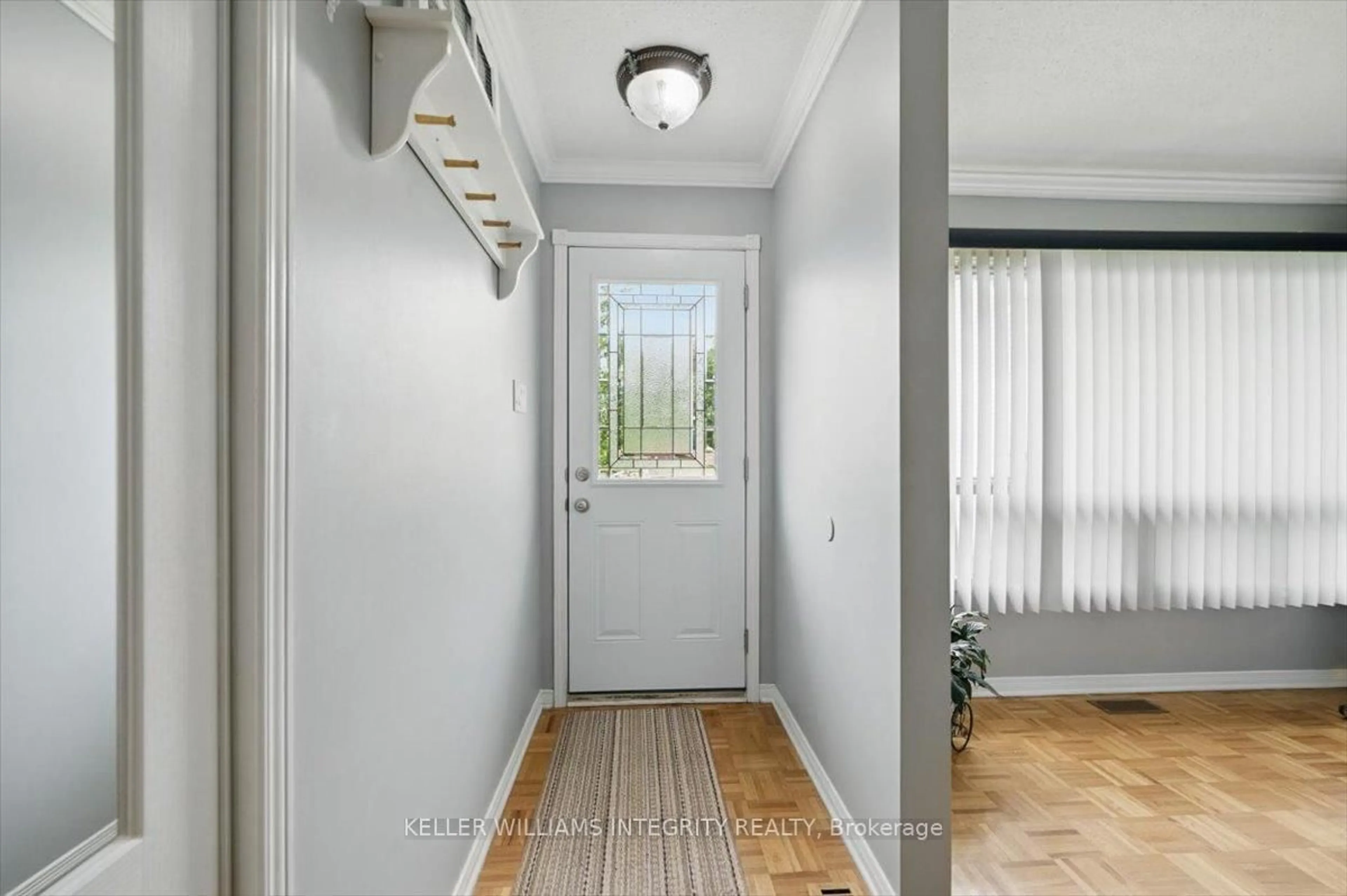 Indoor entryway for 521 Robert St, Clarence-Rockland Ontario K4K 1E9