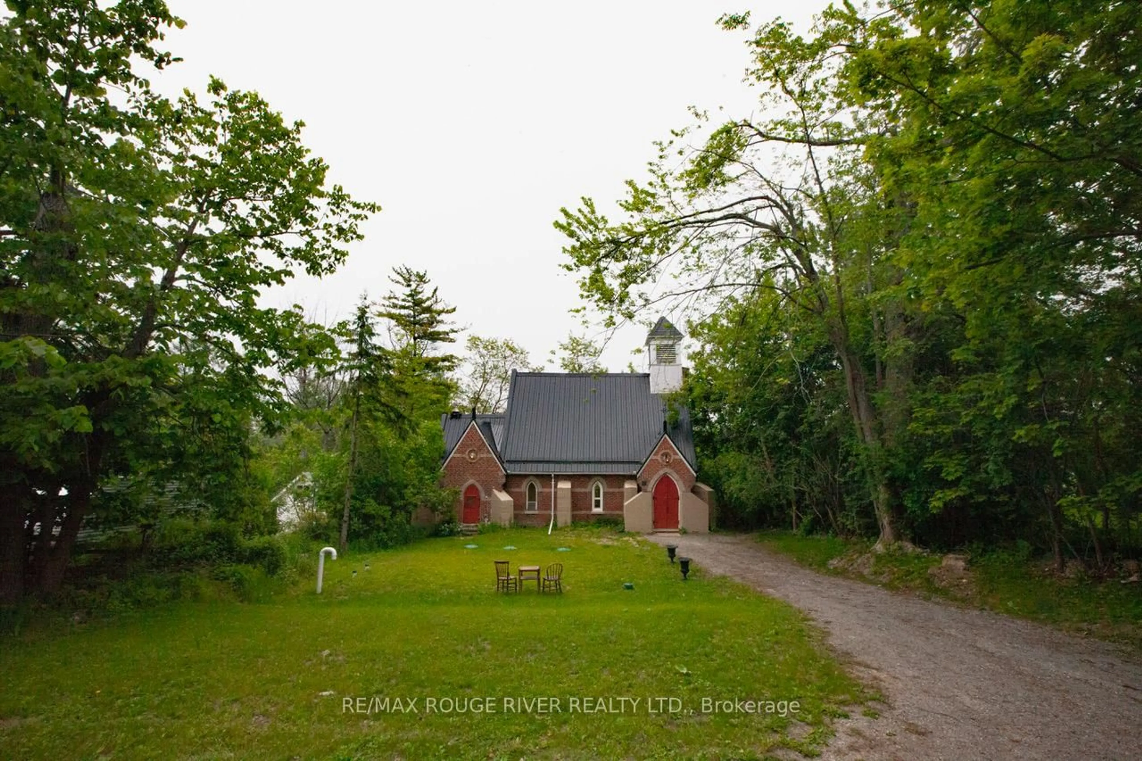 A pic from outside/outdoor area/front of a property/back of a property/a pic from drone, building for 9595 Queen St, Hamilton Township Ontario K0K 2H0